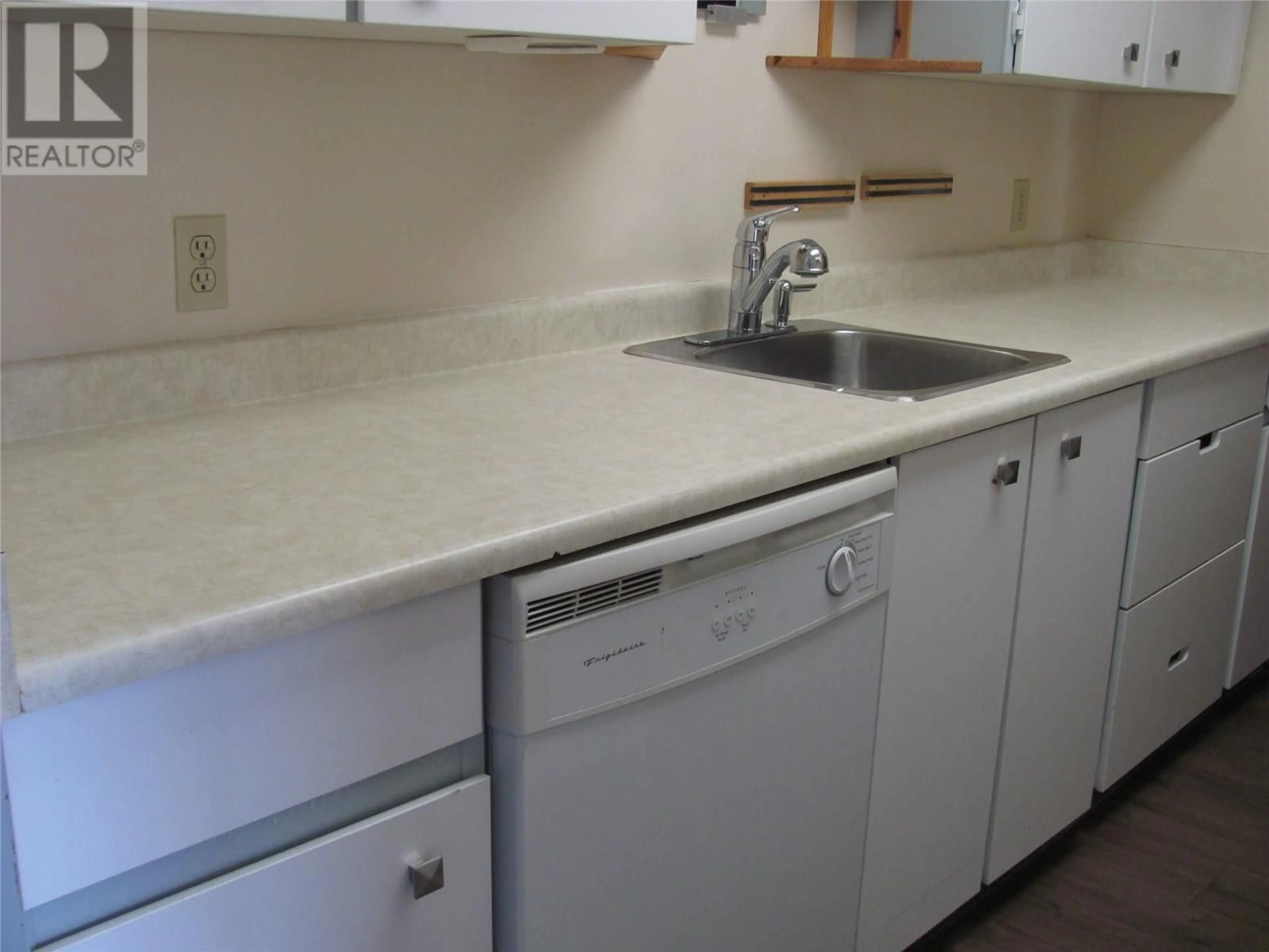 Standard kitchen, unknown for 220 - 3704 27 AVENUE, Vernon British Columbia V1T1S2