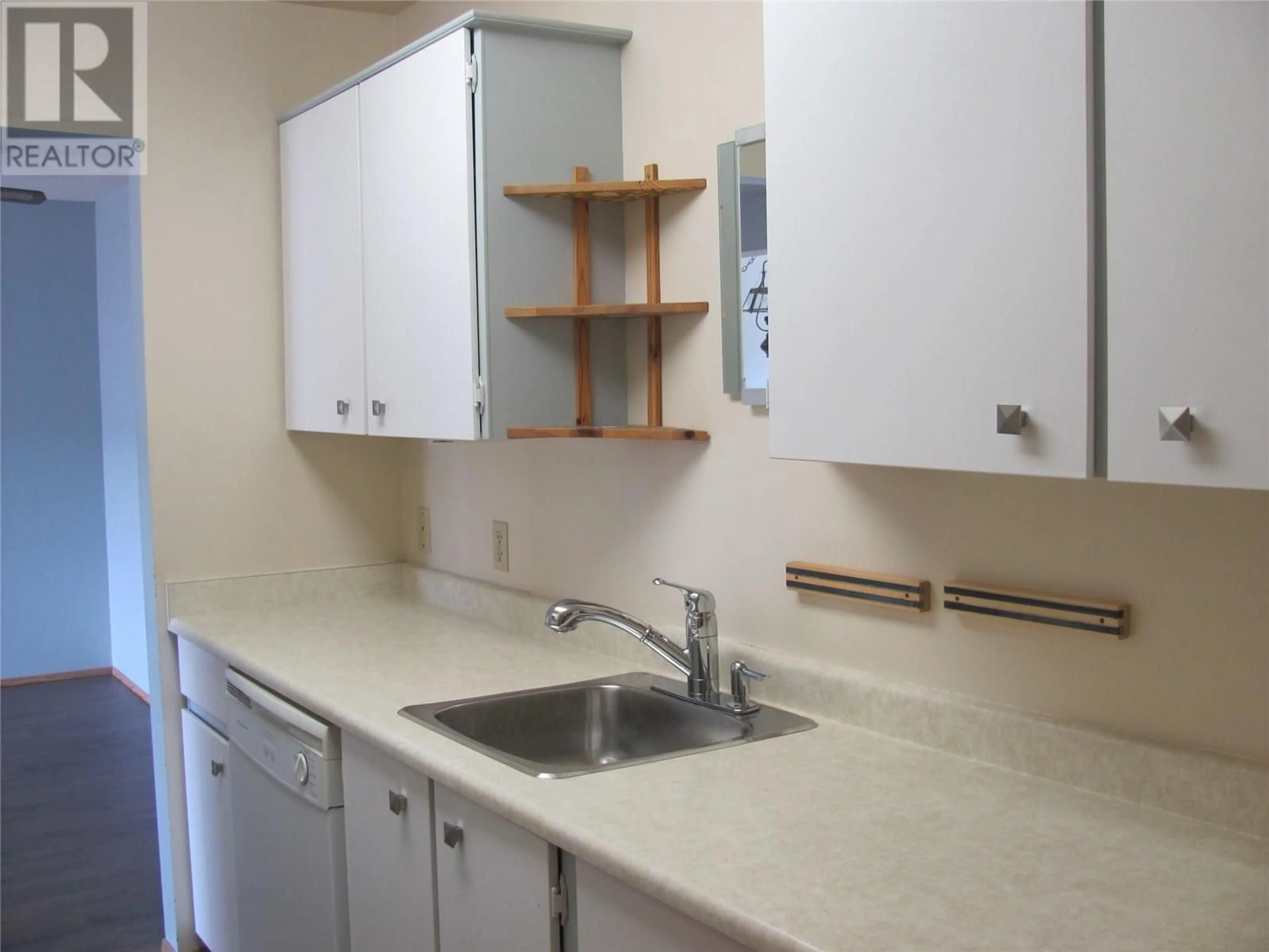 Standard kitchen, unknown for 220 - 3704 27 AVENUE, Vernon British Columbia V1T1S2