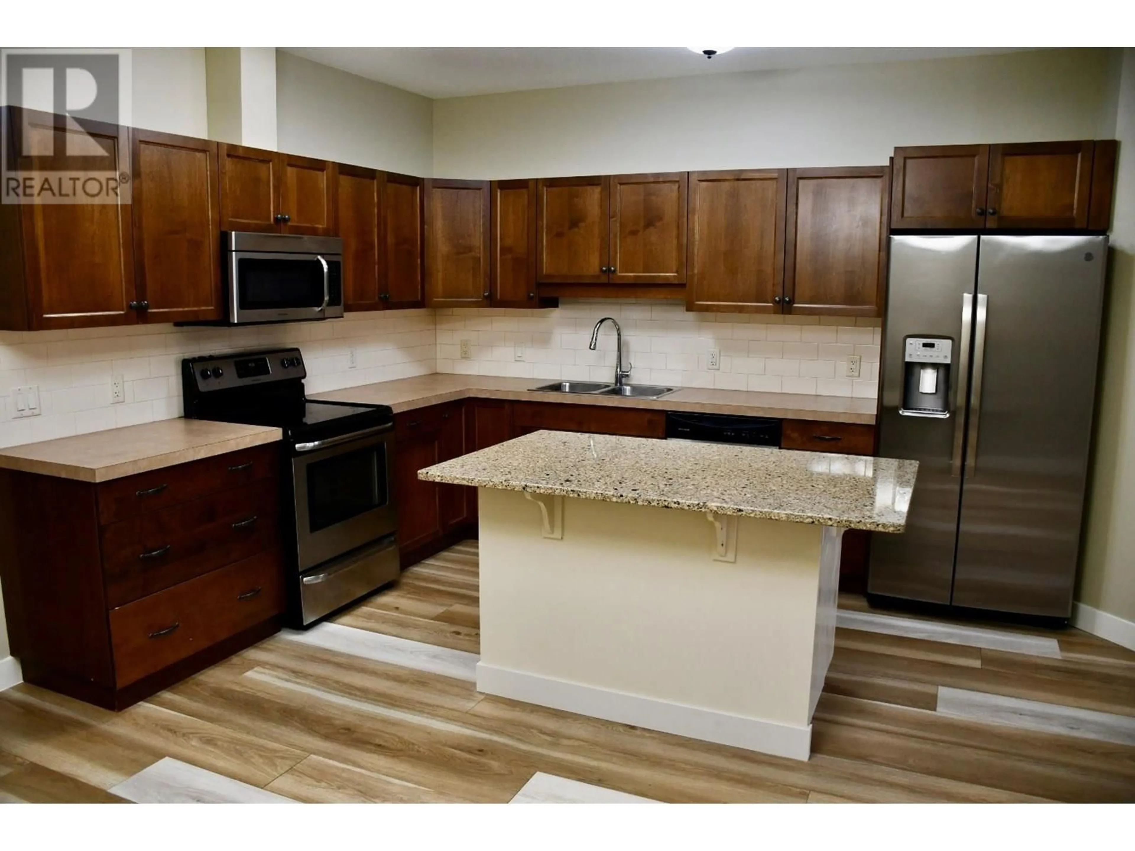Standard kitchen, unknown for 3350 WOODSDALE ROAD, Lake Country British Columbia V4V1X6
