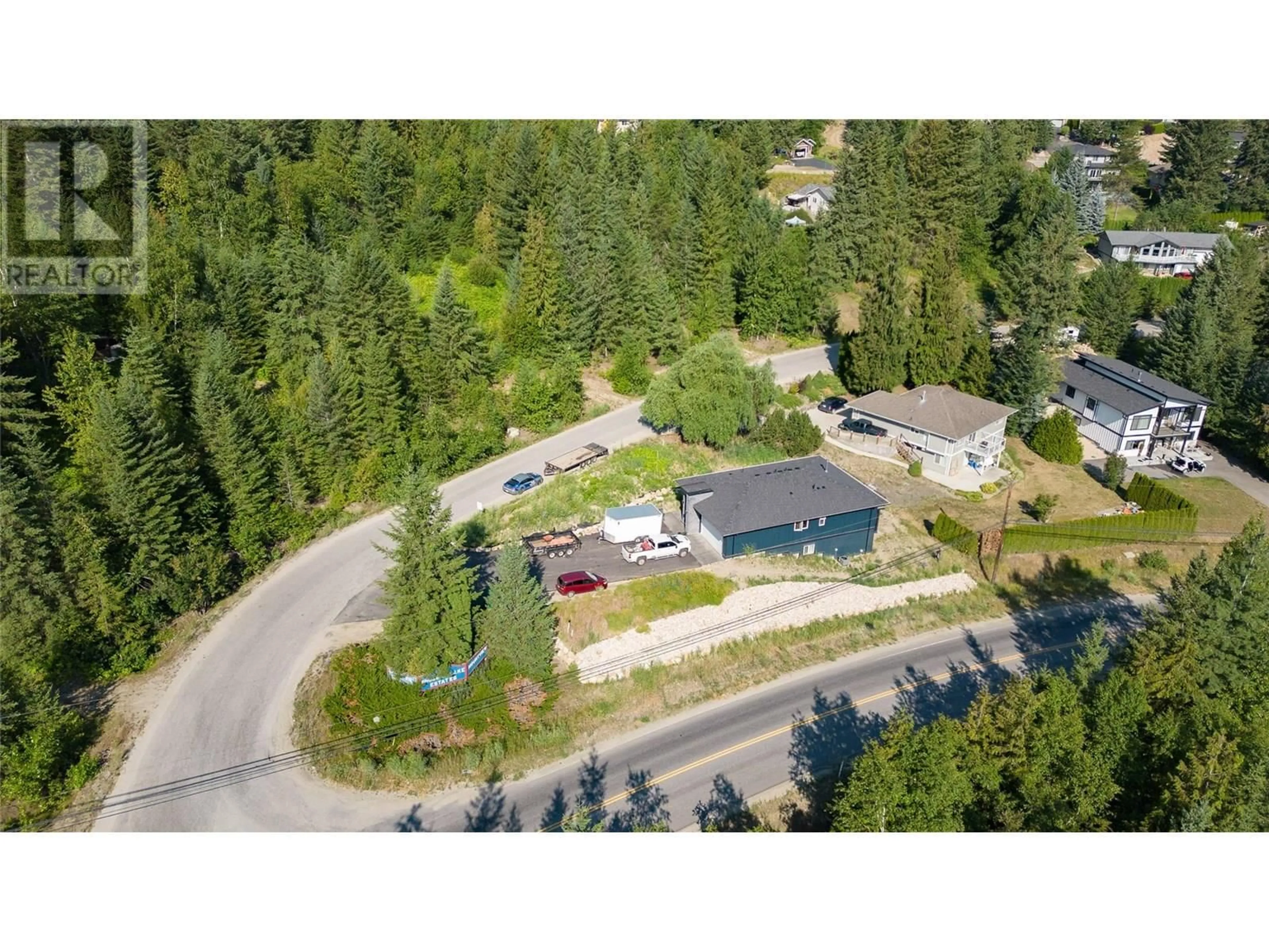 A pic from outside/outdoor area/front of a property/back of a property/a pic from drone, unknown for 2819 MOUNTAINVIEW DRIVE, Blind Bay British Columbia V0E1H1