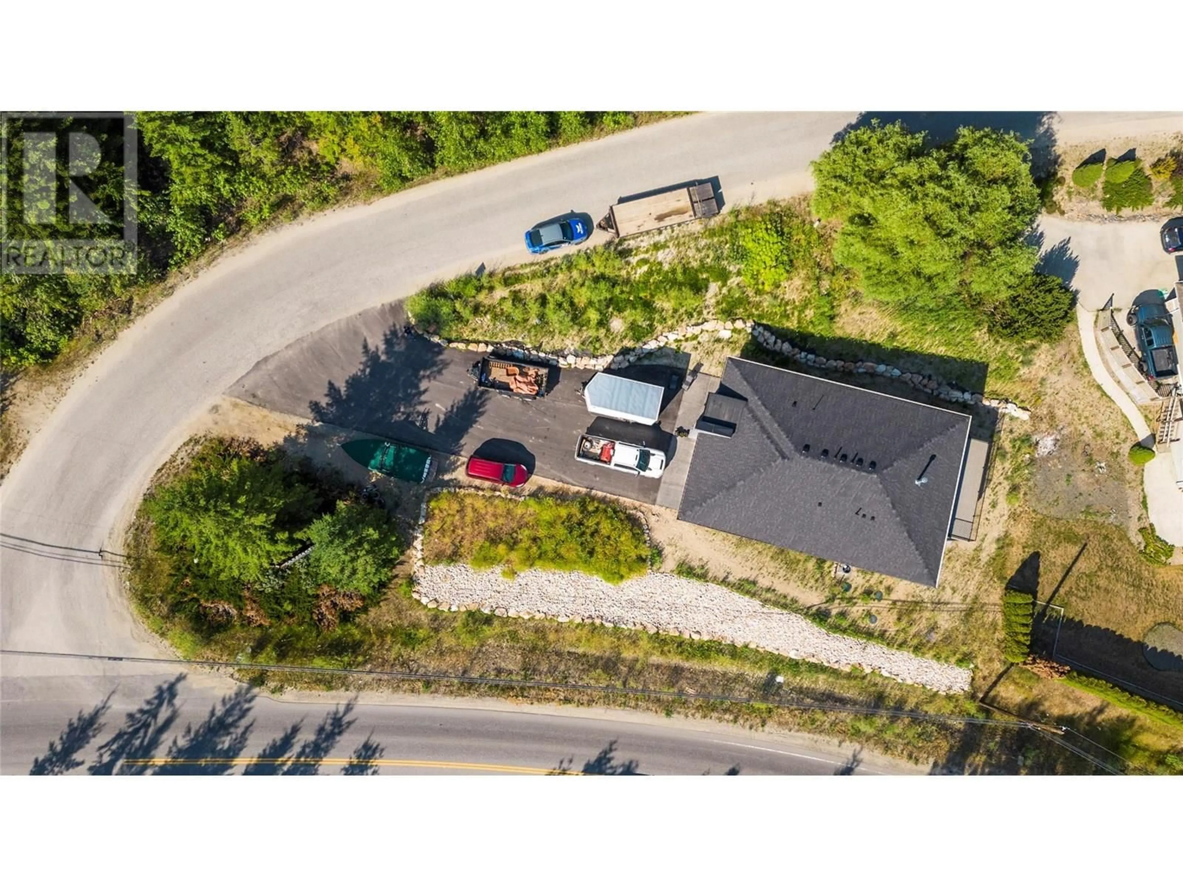 A pic from outside/outdoor area/front of a property/back of a property/a pic from drone, street for 2819 MOUNTAINVIEW DRIVE, Blind Bay British Columbia V0E1H1