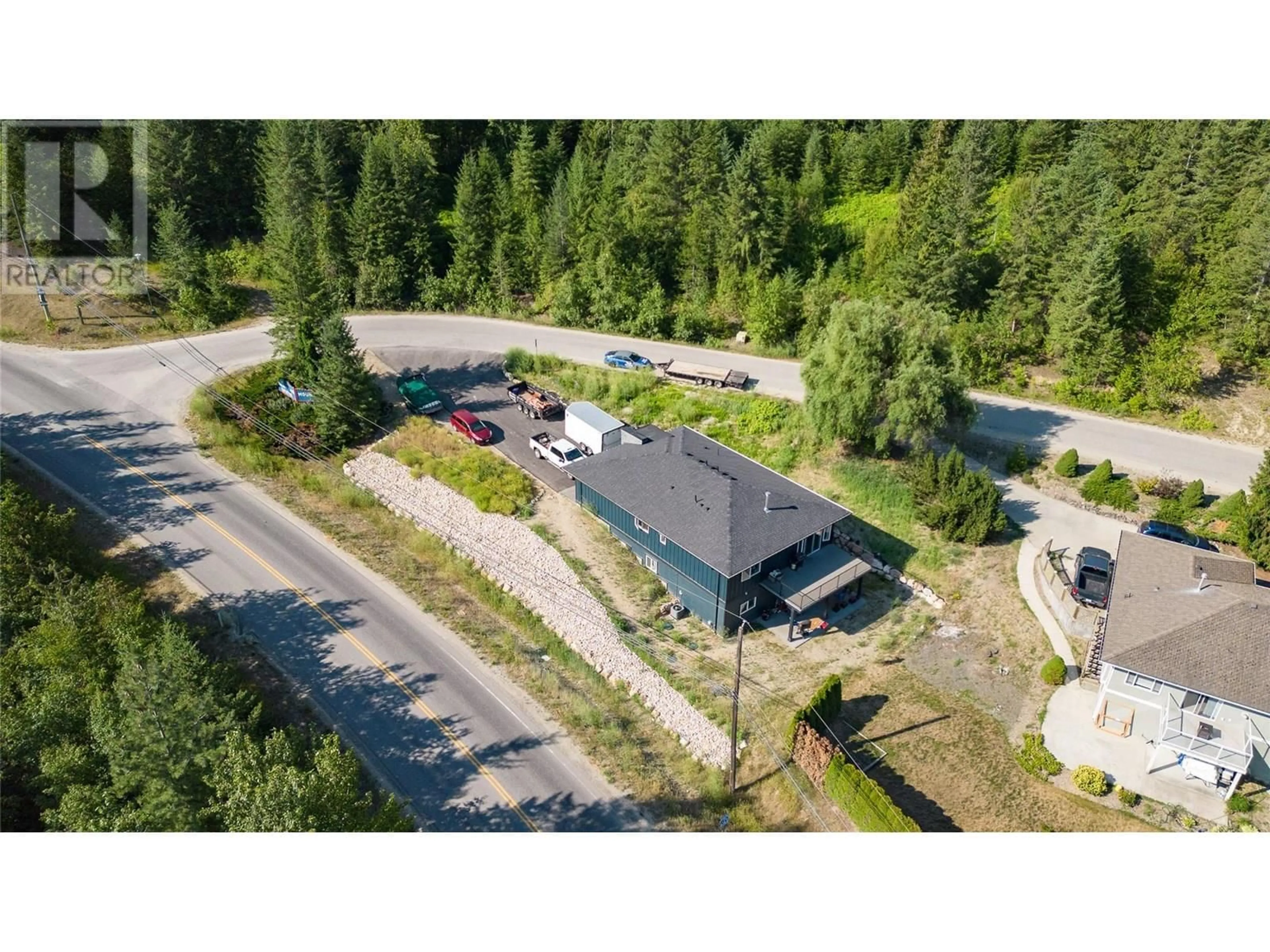 A pic from outside/outdoor area/front of a property/back of a property/a pic from drone, unknown for 2819 MOUNTAINVIEW DRIVE, Blind Bay British Columbia V0E1H1