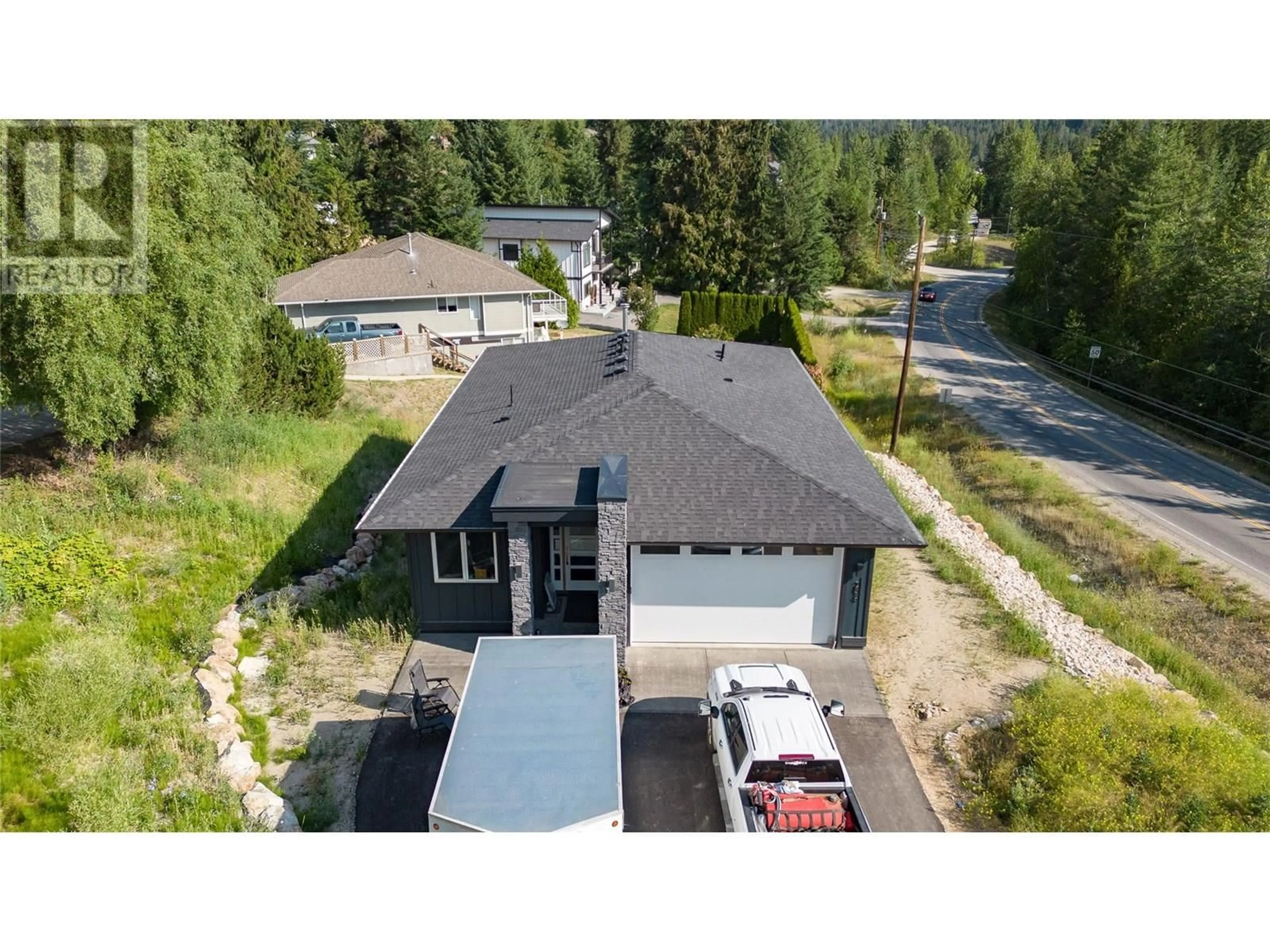 A pic from outside/outdoor area/front of a property/back of a property/a pic from drone, street for 2819 MOUNTAINVIEW DRIVE, Blind Bay British Columbia V0E1H1