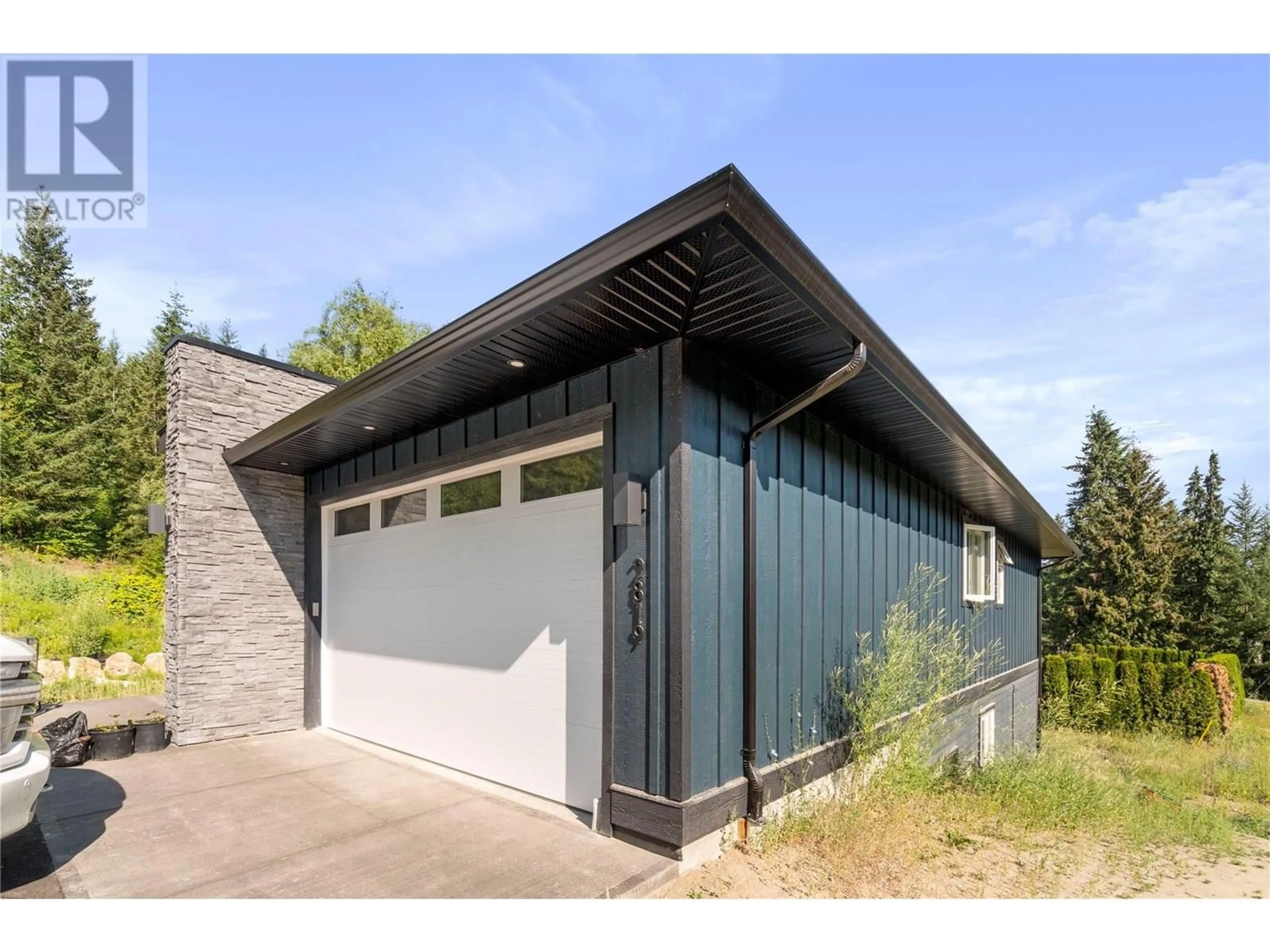 Indoor garage for 2819 MOUNTAINVIEW DRIVE, Blind Bay British Columbia V0E1H1