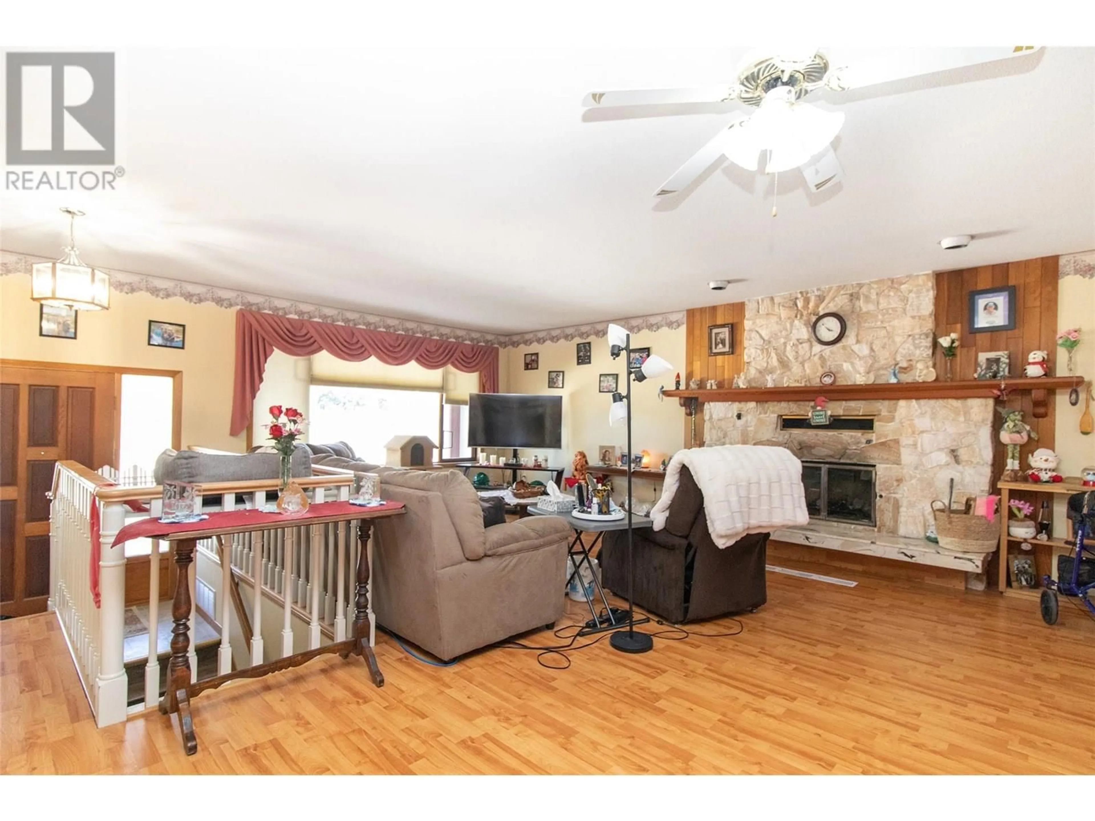 Living room with furniture, wood/laminate floor for 460 DOUGALL ROAD SOUTH, Kelowna British Columbia V1X3J8