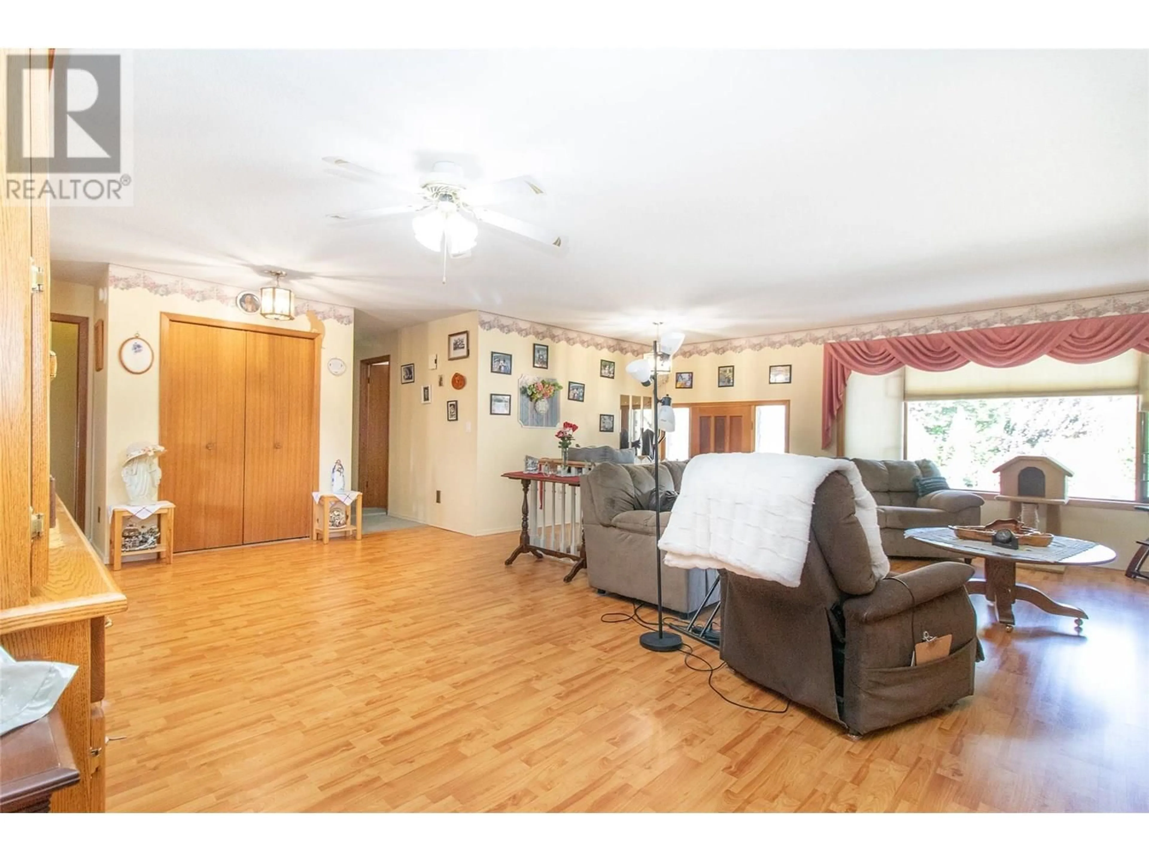 A pic of a room for 460 DOUGALL ROAD SOUTH, Kelowna British Columbia V1X3J8