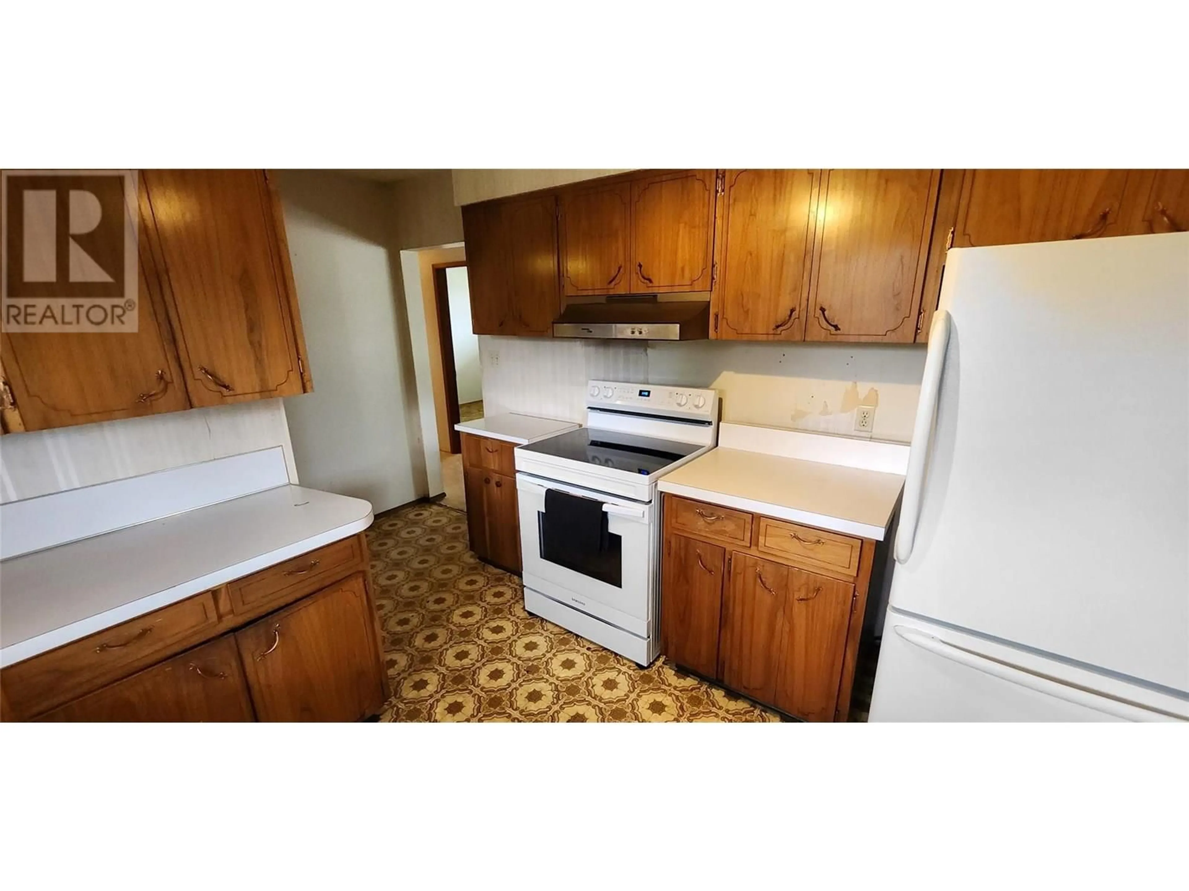 Standard kitchen, unknown for 1750 CHAMBERLAIN ROAD, Kelowna British Columbia V1W3P4