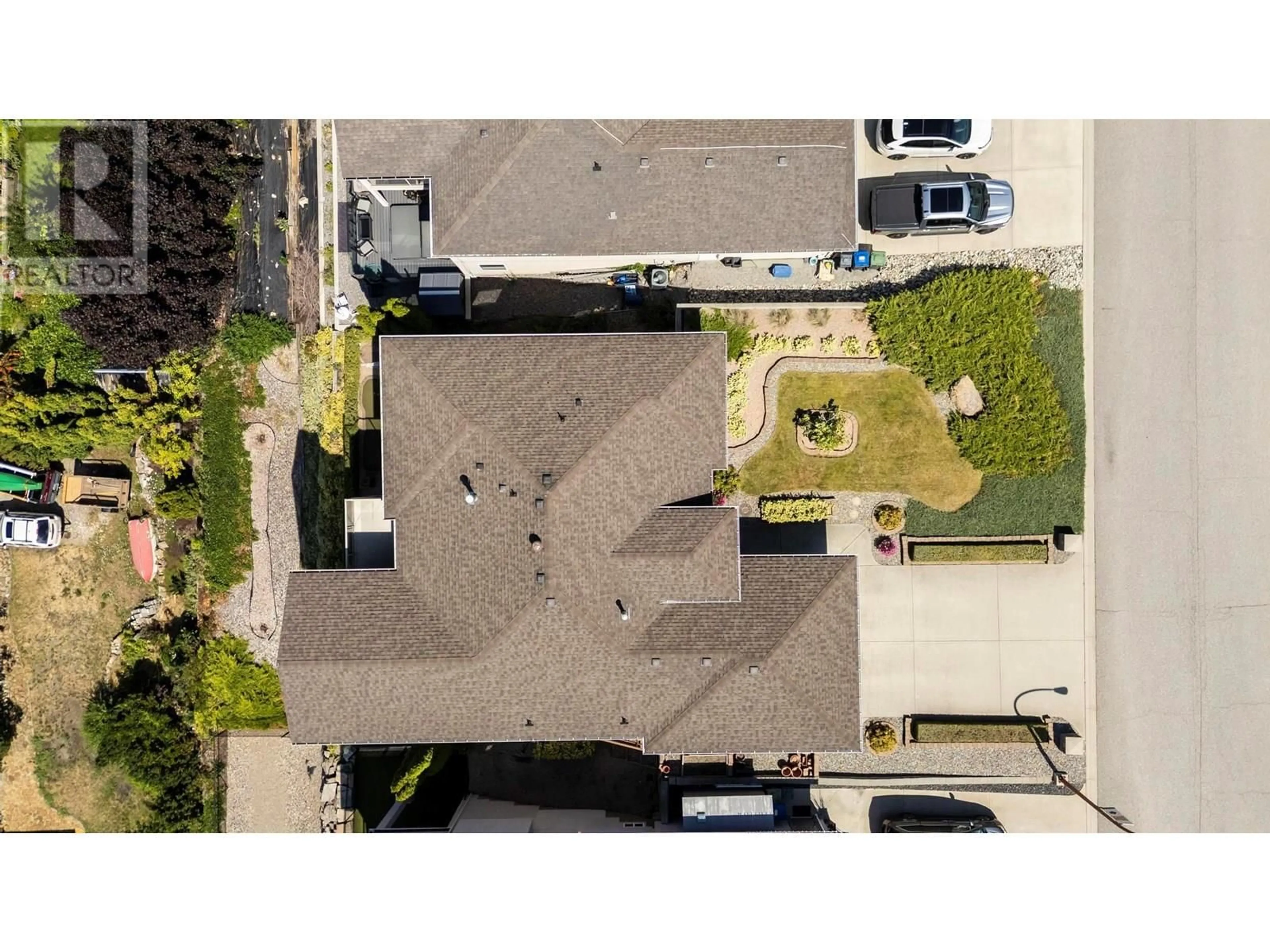 A pic from outside/outdoor area/front of a property/back of a property/a pic from drone, street for 1000 LONE PINE DRIVE, Kelowna British Columbia V1P1M7