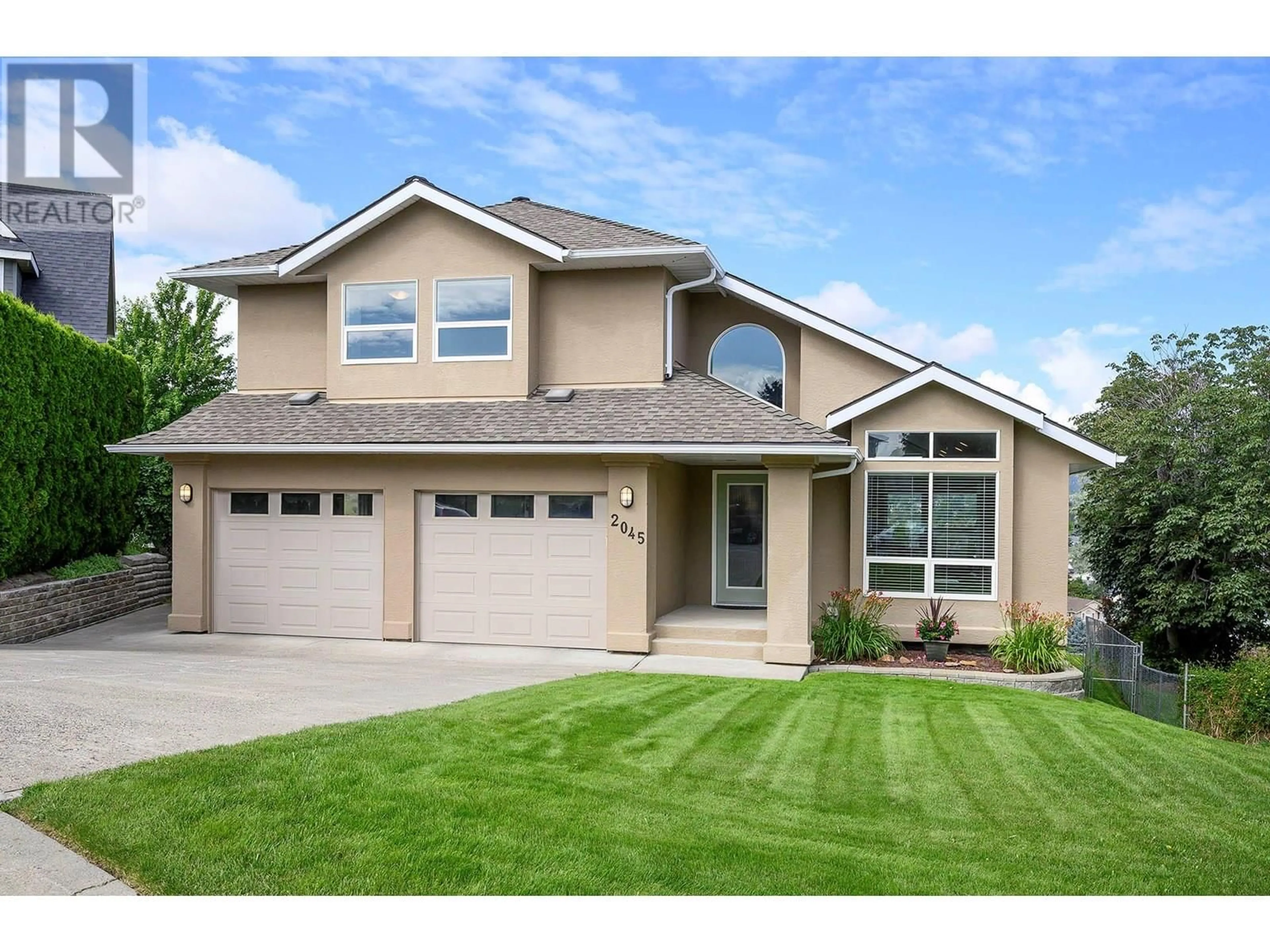 Home with vinyl exterior material, street for 2045 SOVEREIGN COURT, Kamloops British Columbia V2E2M1