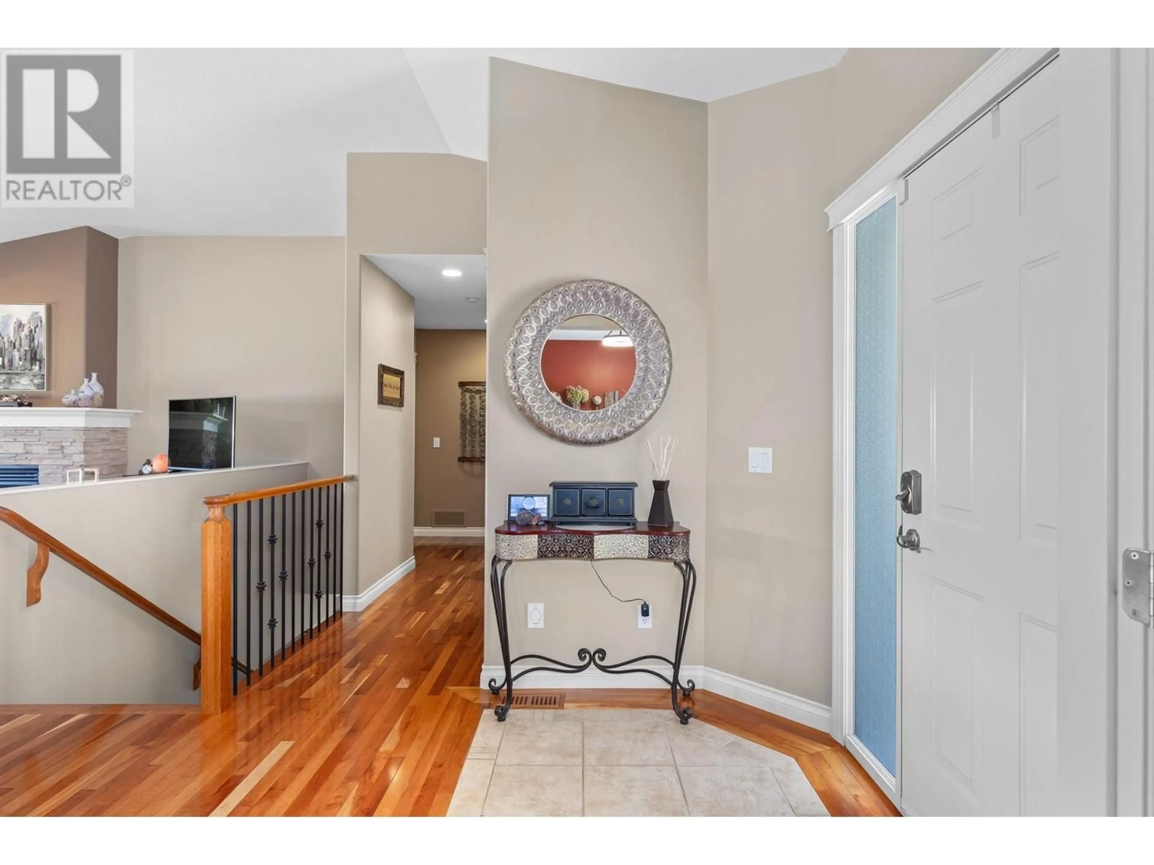 Indoor entryway for 229 - 2455 QUAIL RIDGE BOULEVARD, Kelowna British Columbia V1V2S8