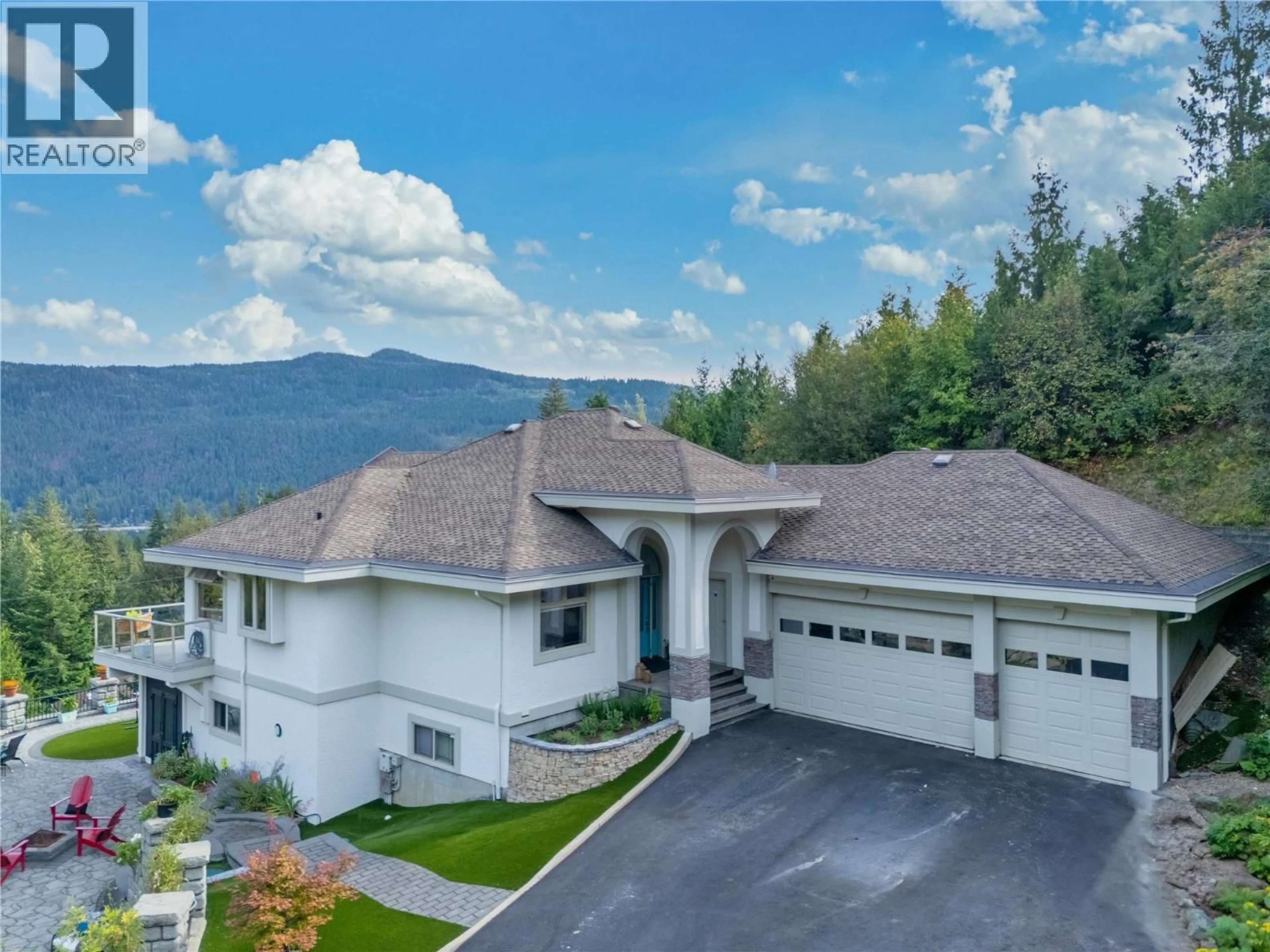 A pic from outside/outdoor area/front of a property/back of a property/a pic from drone, mountain view for 2422 WAVERLY DRIVE, Blind Bay British Columbia V0E1H2
