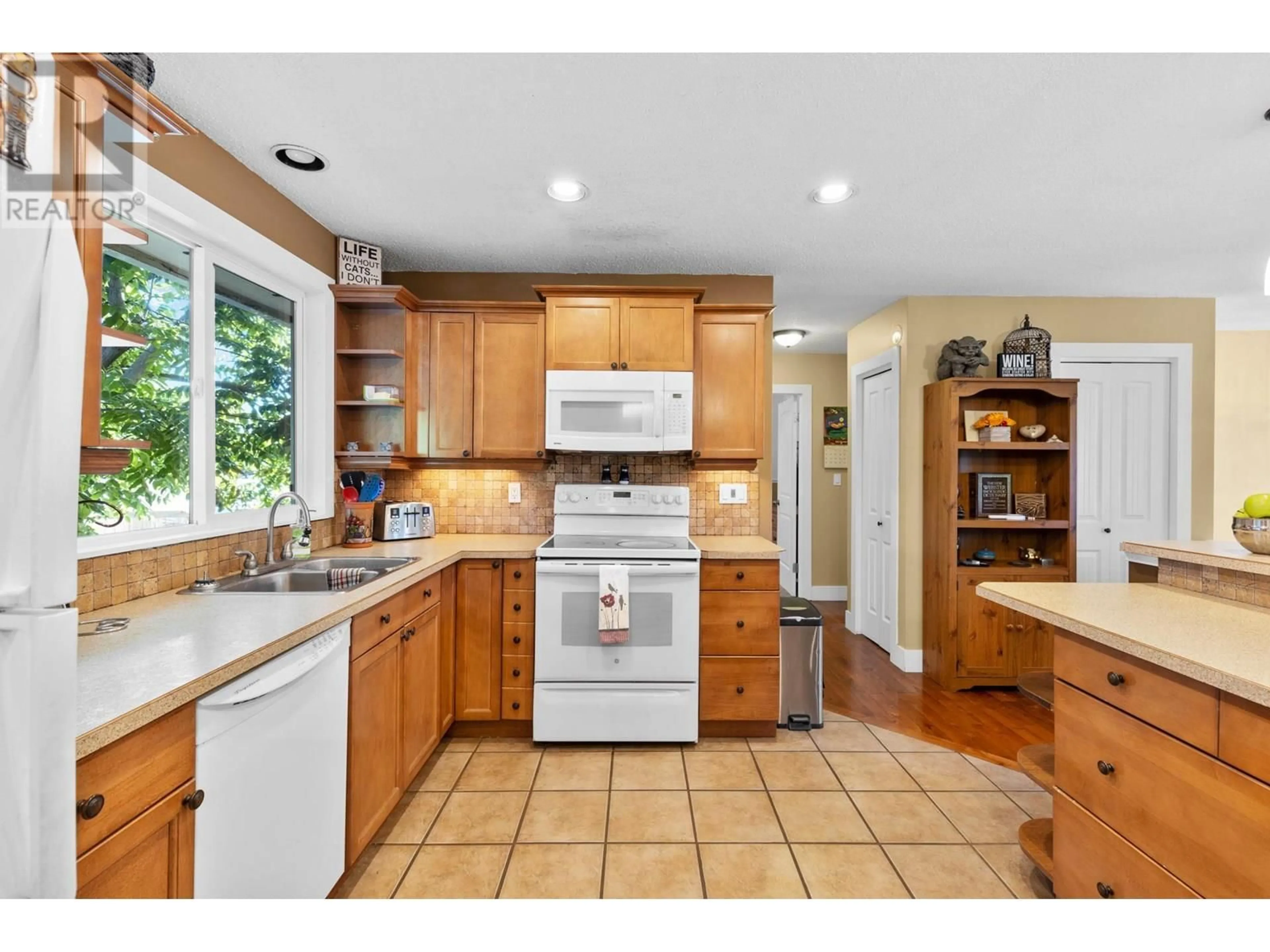 Open concept kitchen, ceramic/tile floor for 745 DUNDEE ROAD, Kelowna British Columbia V1X1R3