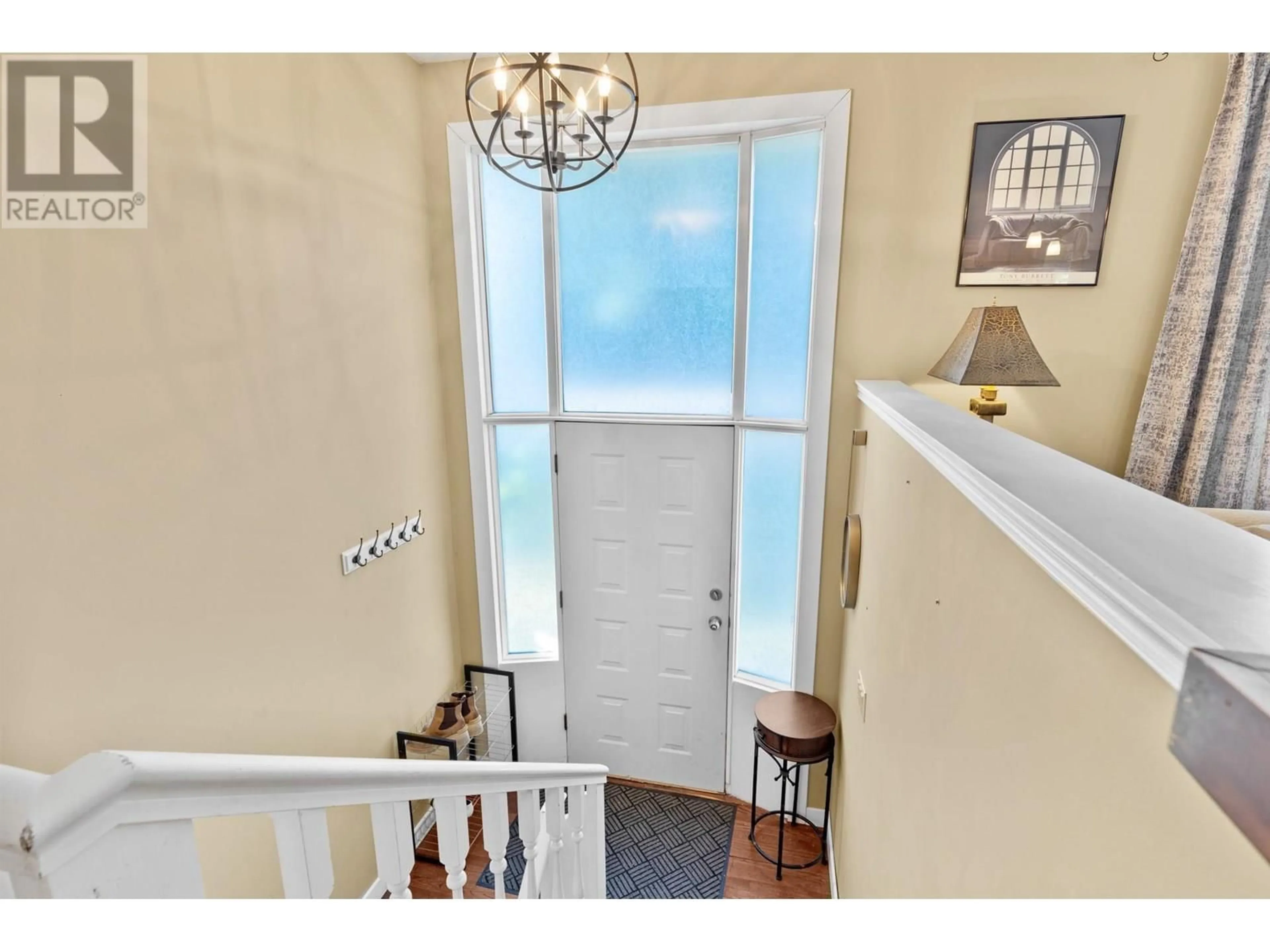 Indoor entryway for 745 DUNDEE ROAD, Kelowna British Columbia V1X1R3