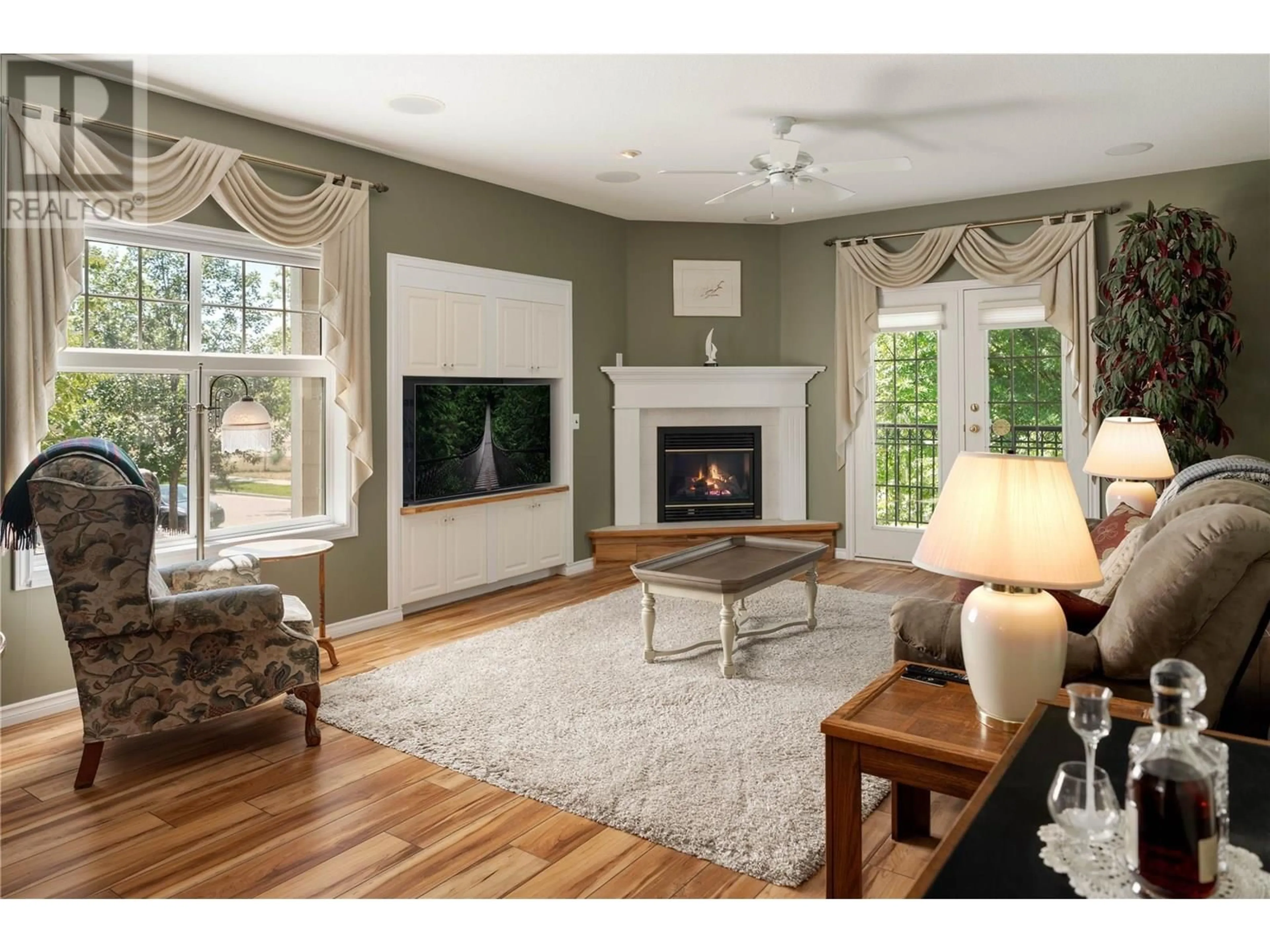 Living room with furniture, unknown for 419 PROVIDENCE AVENUE, Kelowna British Columbia V1W4S8