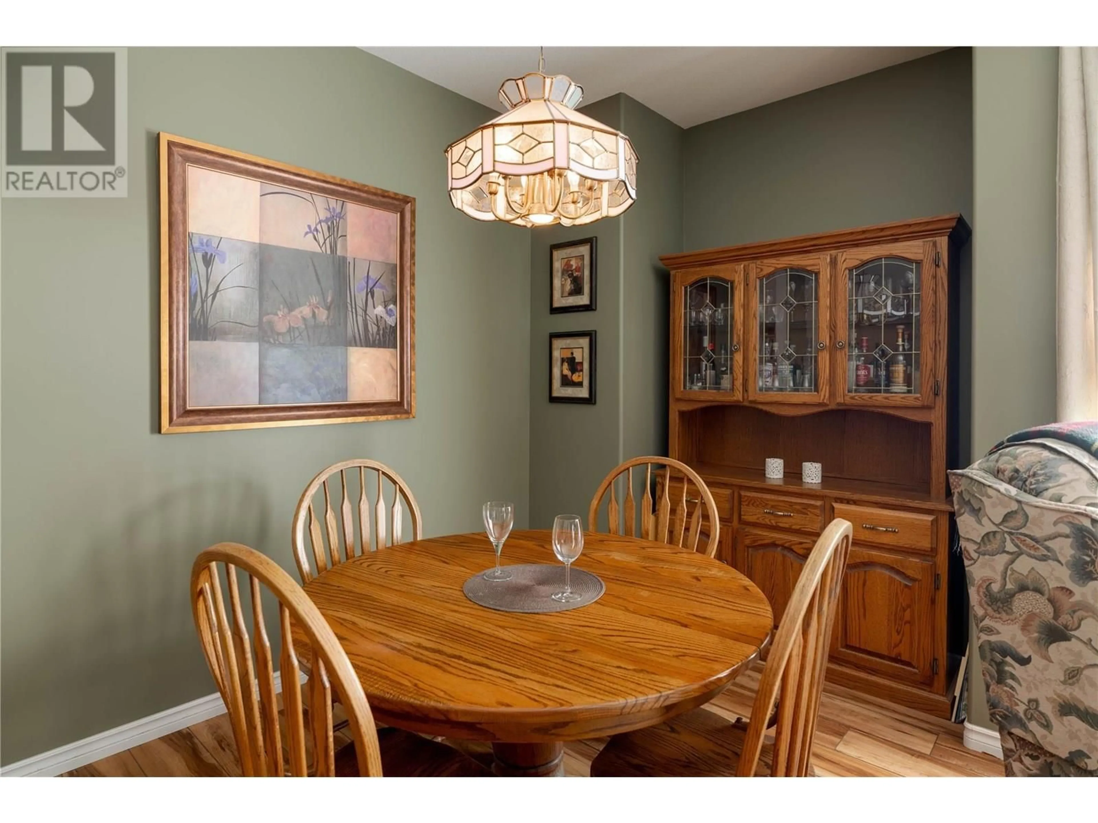 Dining room, wood/laminate floor for 419 PROVIDENCE AVENUE, Kelowna British Columbia V1W4S8