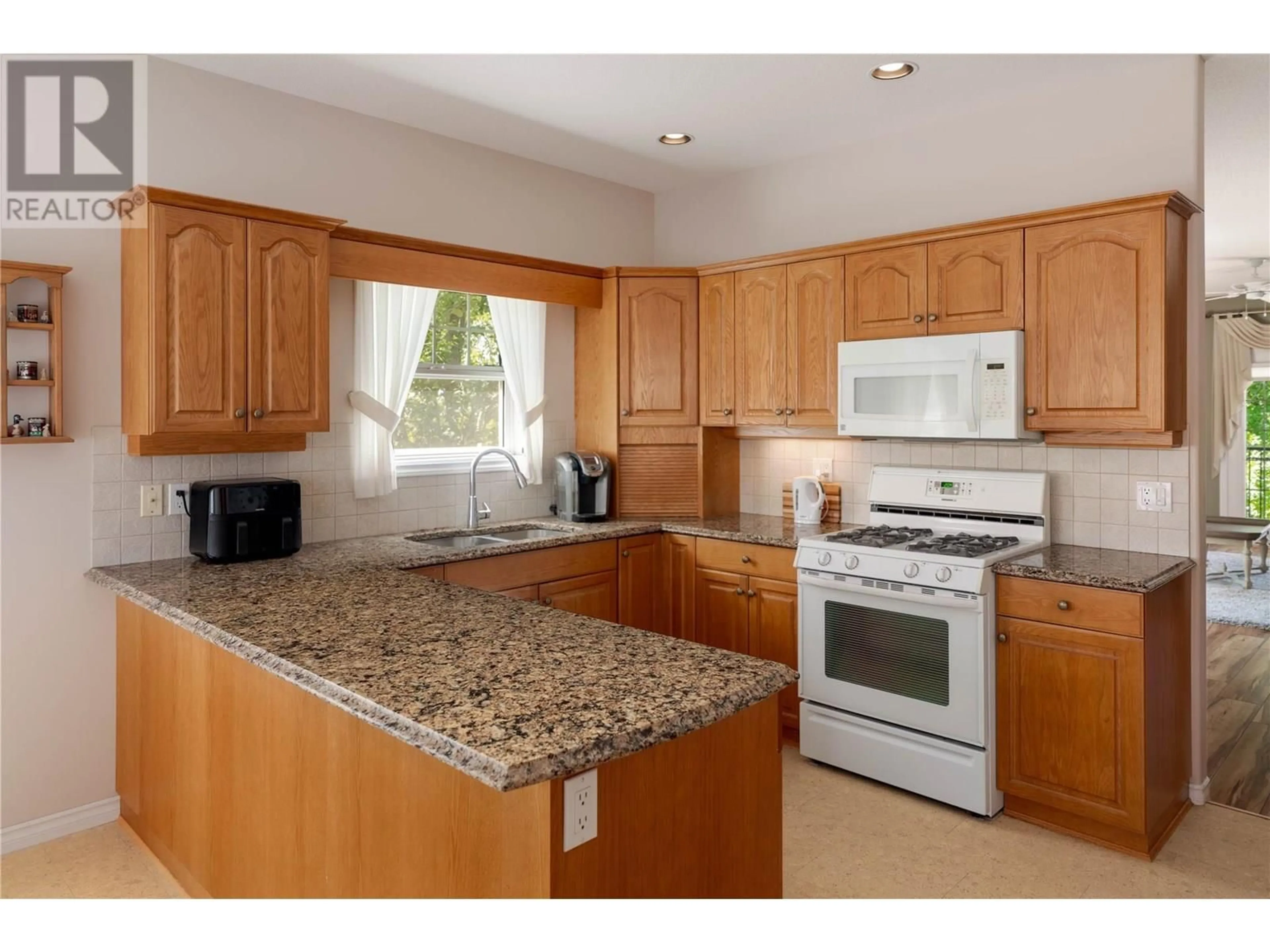 Standard kitchen, unknown for 419 PROVIDENCE AVENUE, Kelowna British Columbia V1W4S8