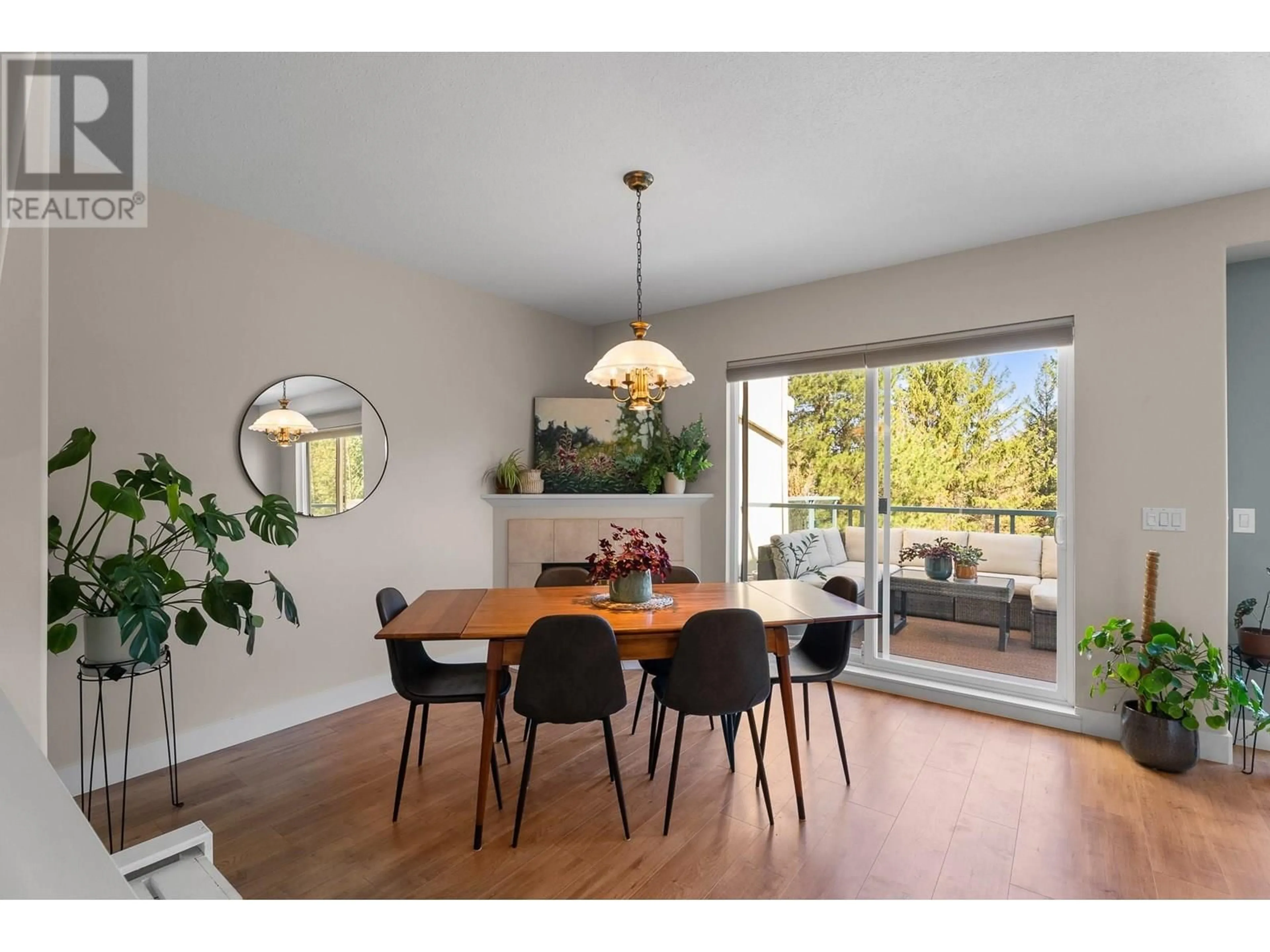 Dining room, wood/laminate floor for 5 - 900 LORNE STREET, Kamloops British Columbia V2C1W9
