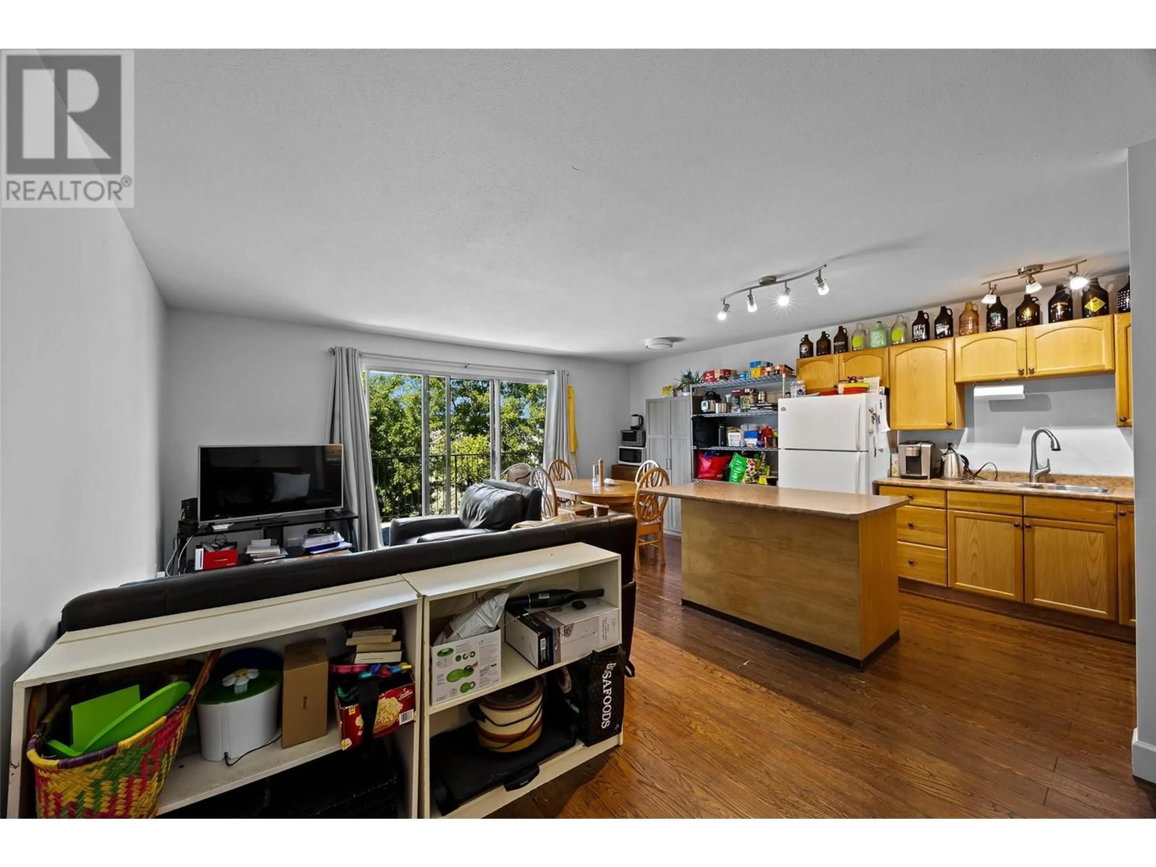 Open concept kitchen, wood/laminate floor for 116 - 643 MCBETH PLACE, Kamloops British Columbia V2C5V9