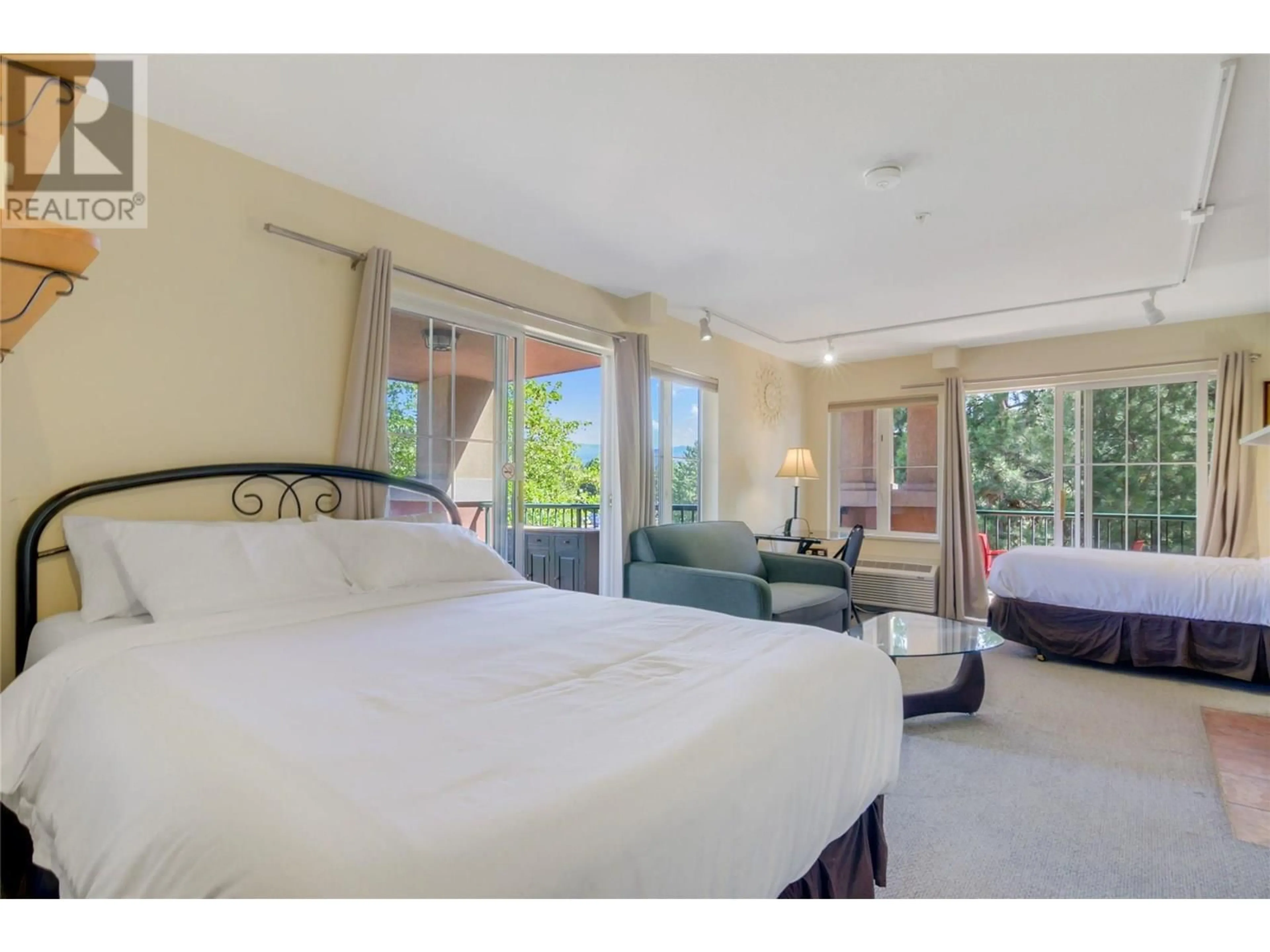 Bedroom with bed, unknown for 201 - 3185 VIA CENTRALE DRIVE, Kelowna British Columbia V1V2A7