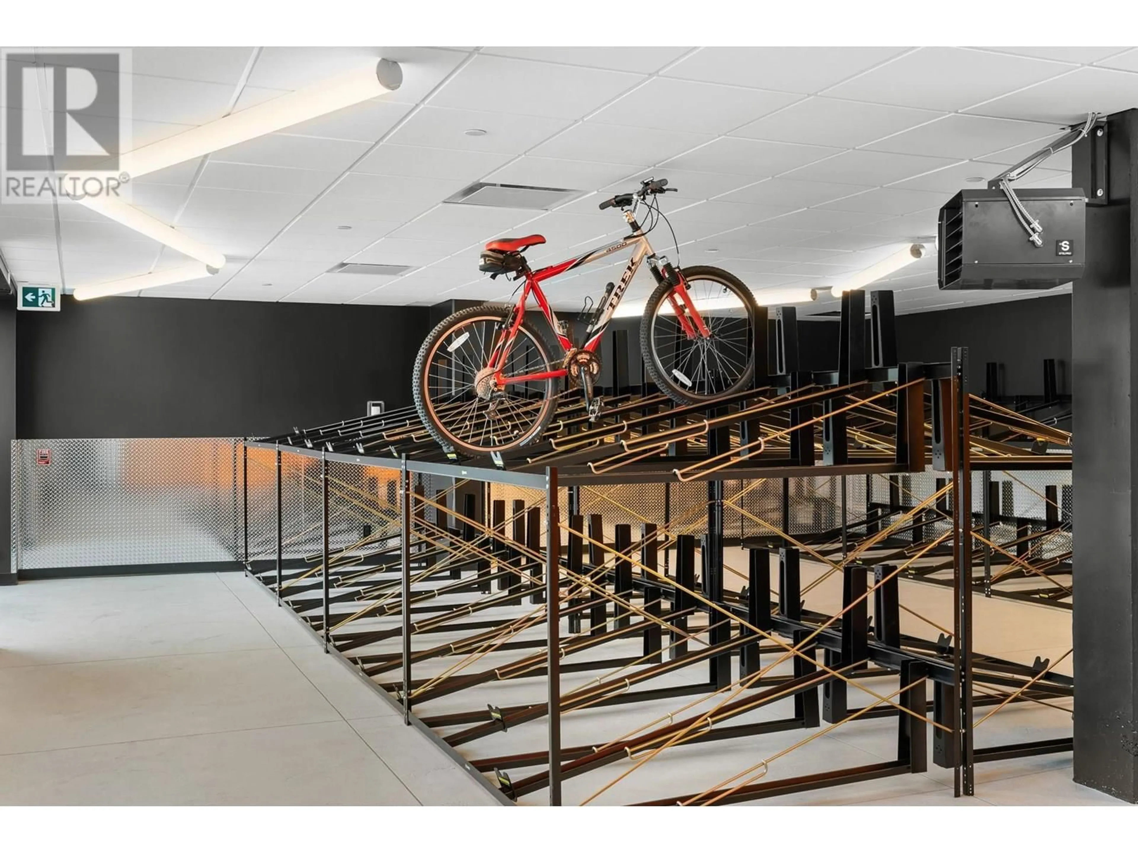 Indoor garage for 505 - 1274 DEVONSHIRE AVENUE, Kelowna British Columbia V1Y0M2