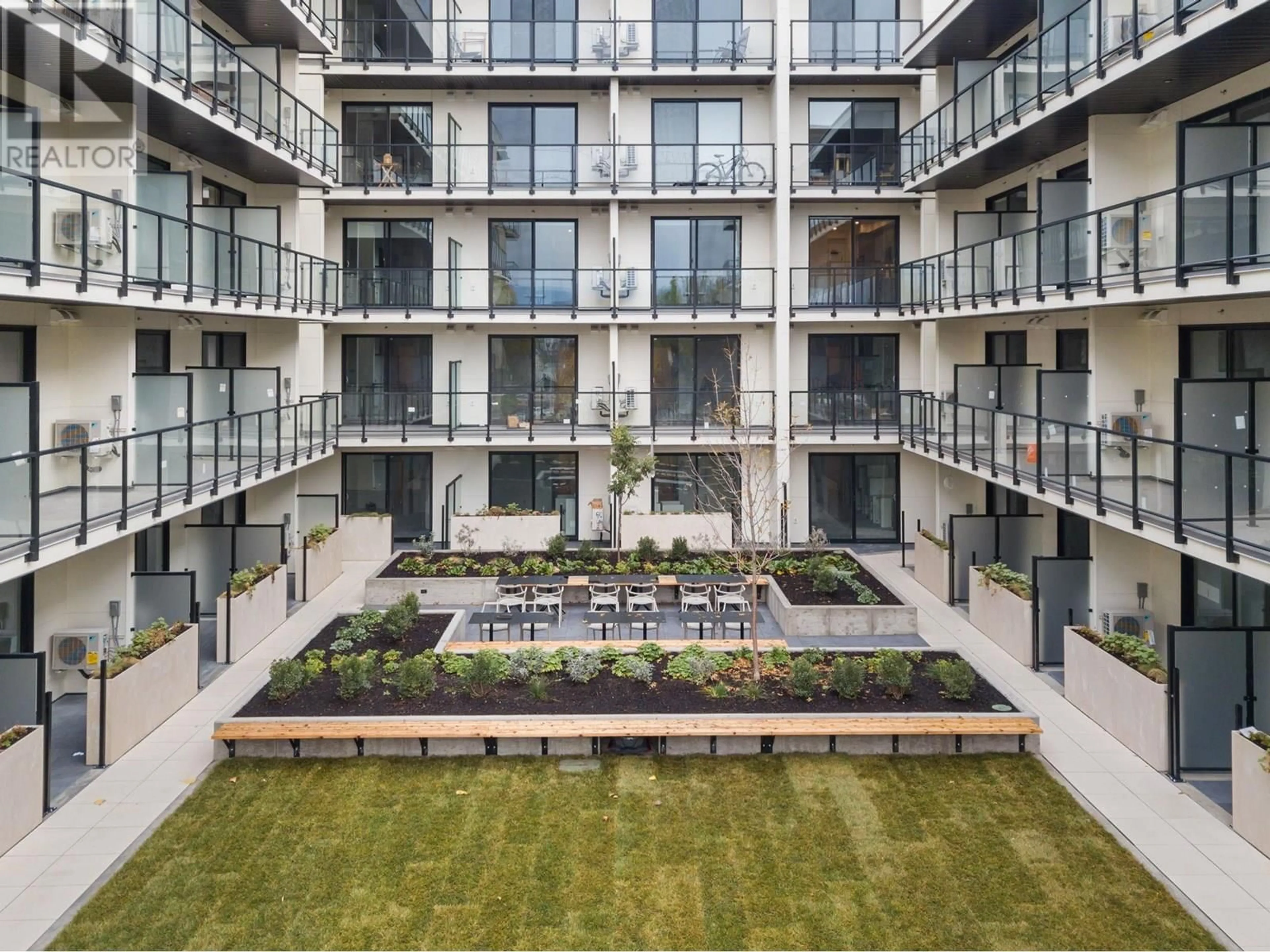 Patio, building for 505 - 1274 DEVONSHIRE AVENUE, Kelowna British Columbia V1Y0M2