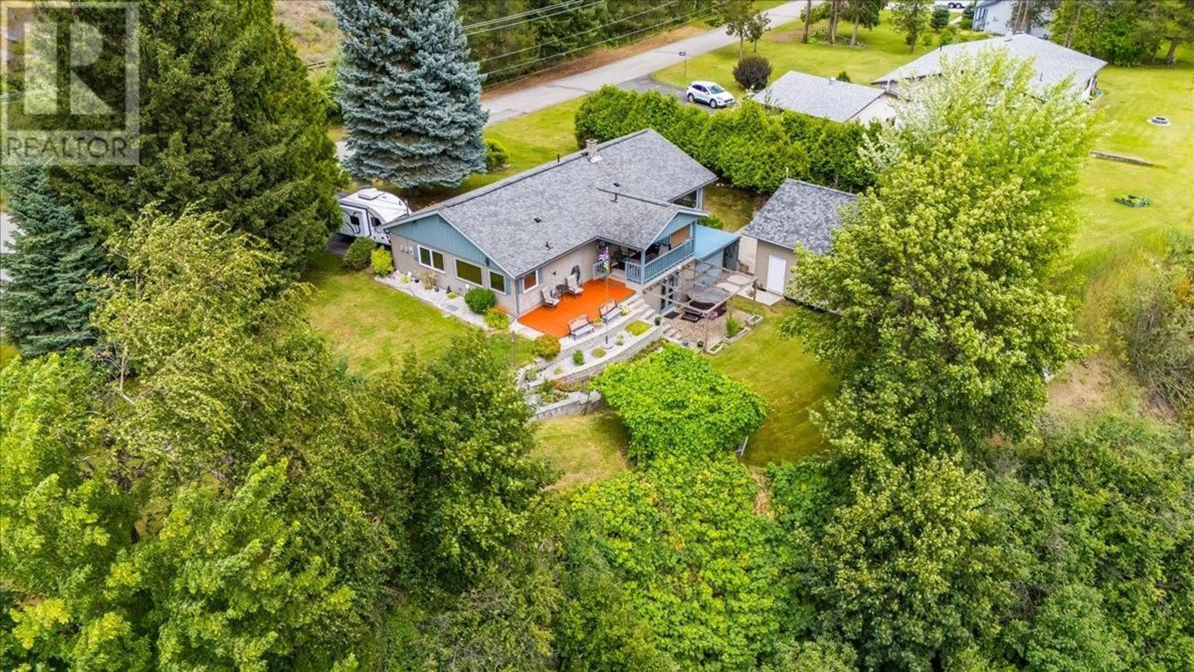A pic from outside/outdoor area/front of a property/back of a property/a pic from drone, street for 1986 BRILLIANT ROAD, Castlegar British Columbia V1N4M2