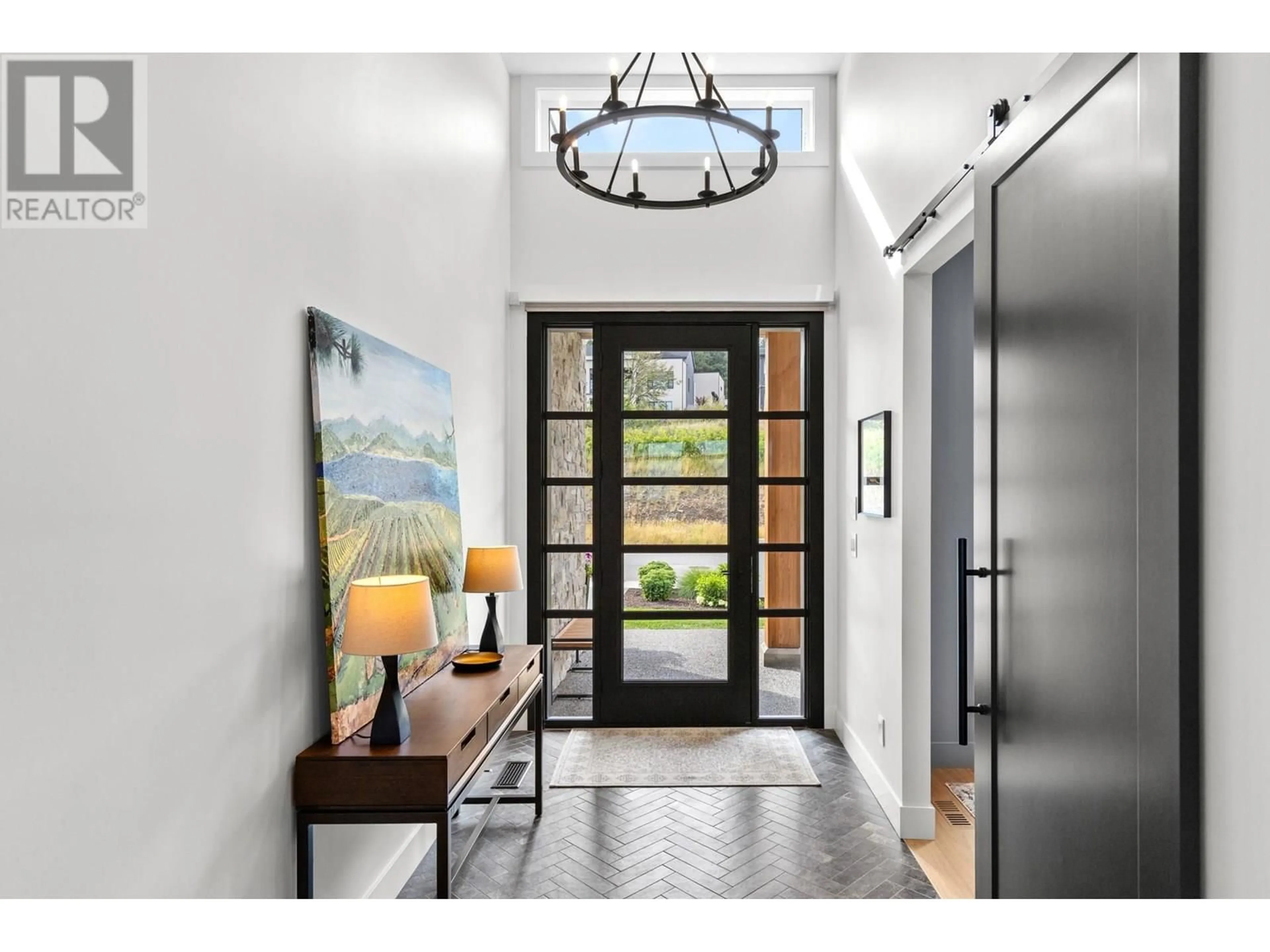 Indoor entryway for 234 DIAMOND WAY, Vernon British Columbia V1H0A2