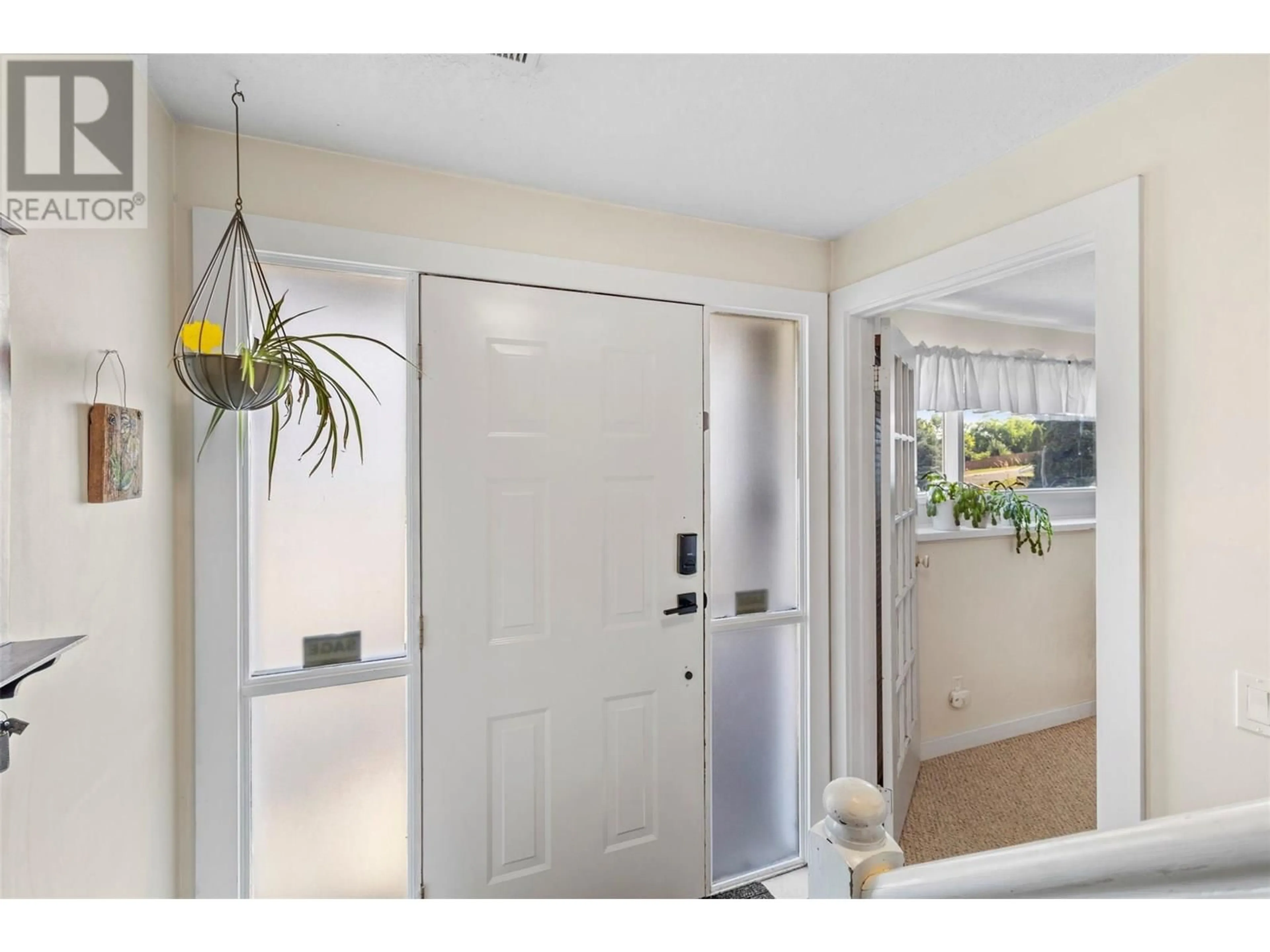 Indoor entryway for 1281 HARRISON PLACE, Kamloops British Columbia V1S1M2
