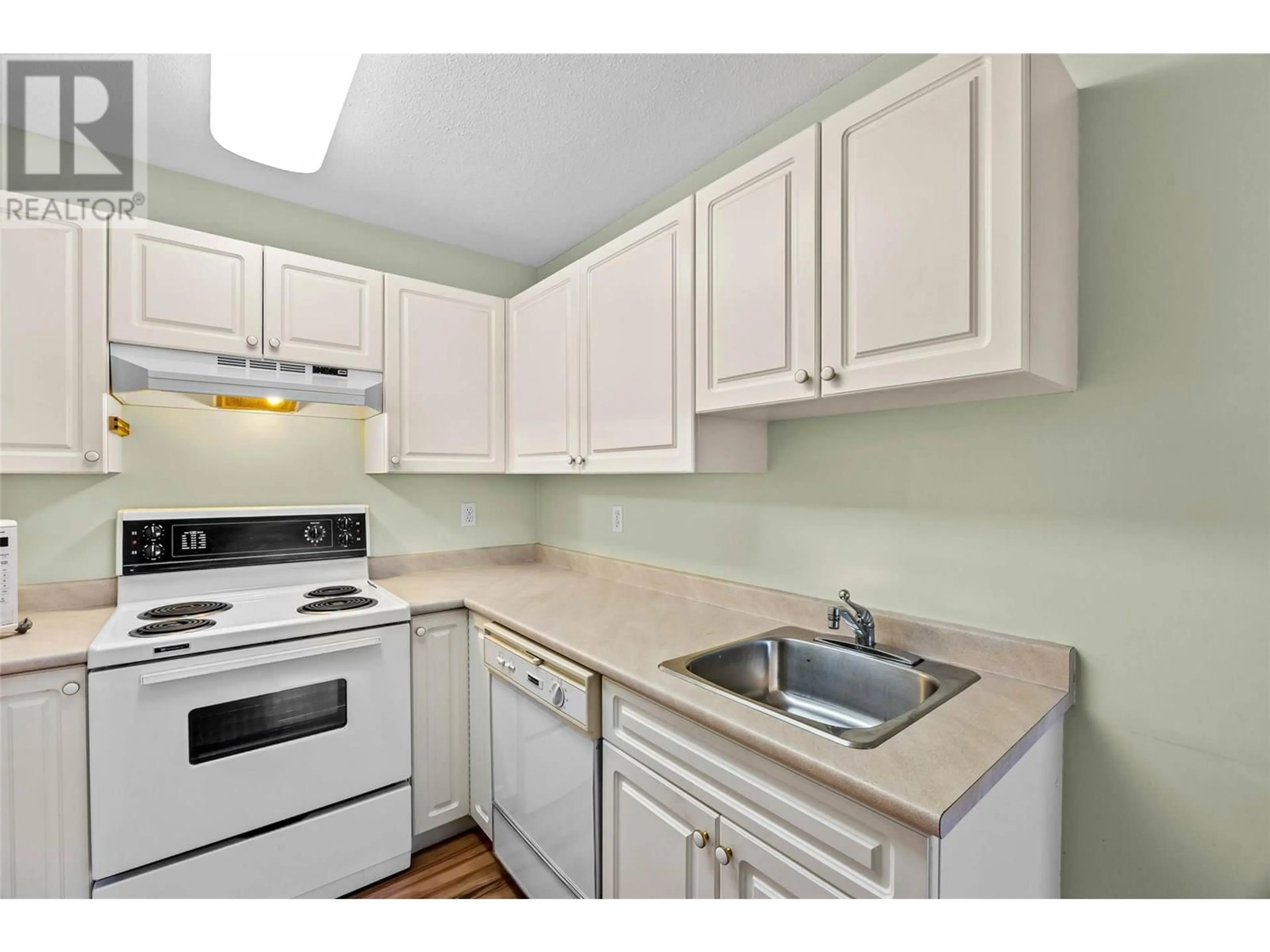 Standard kitchen, unknown for 208 - 683 VICTORIA STREET, Kamloops British Columbia V2C2B3