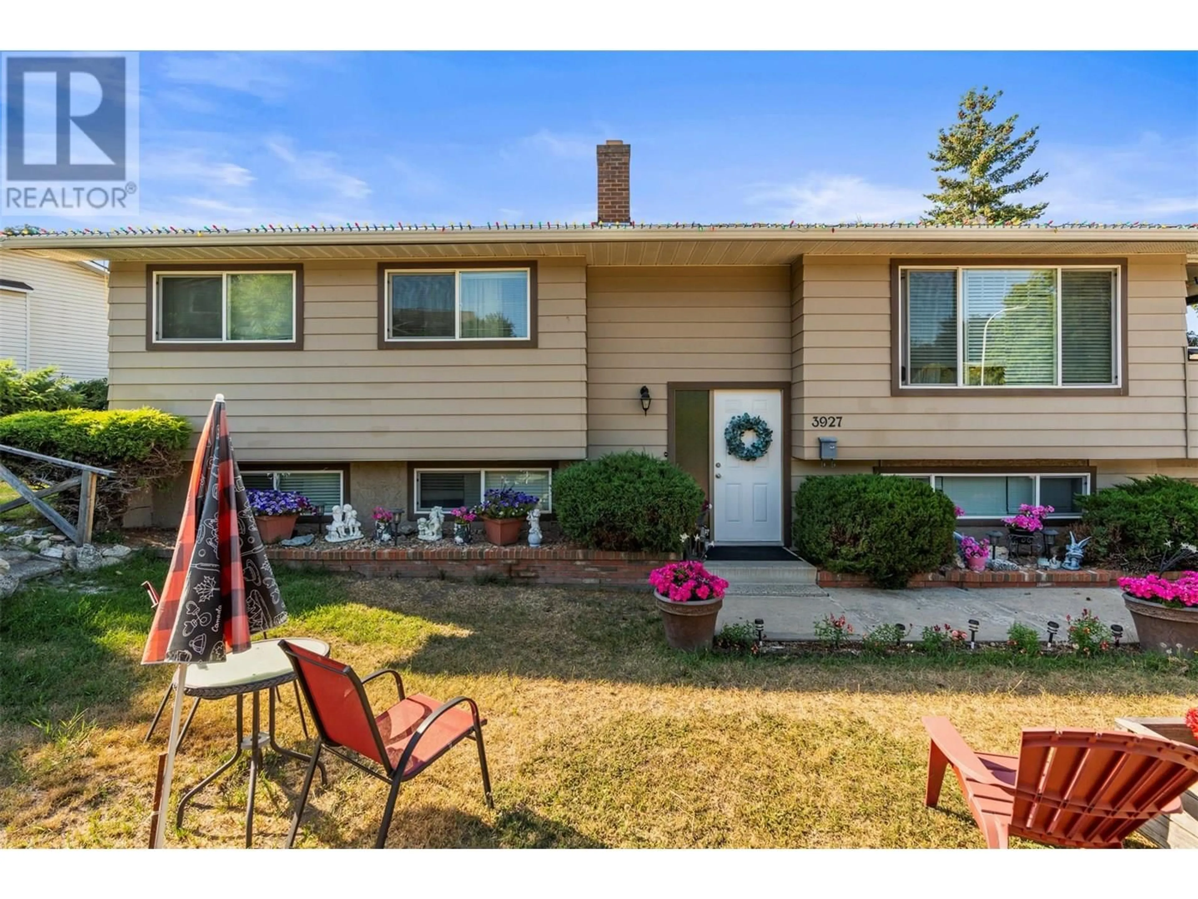 Home with vinyl exterior material, unknown for 3927 16 AVENUE, Vernon British Columbia V1T7K2