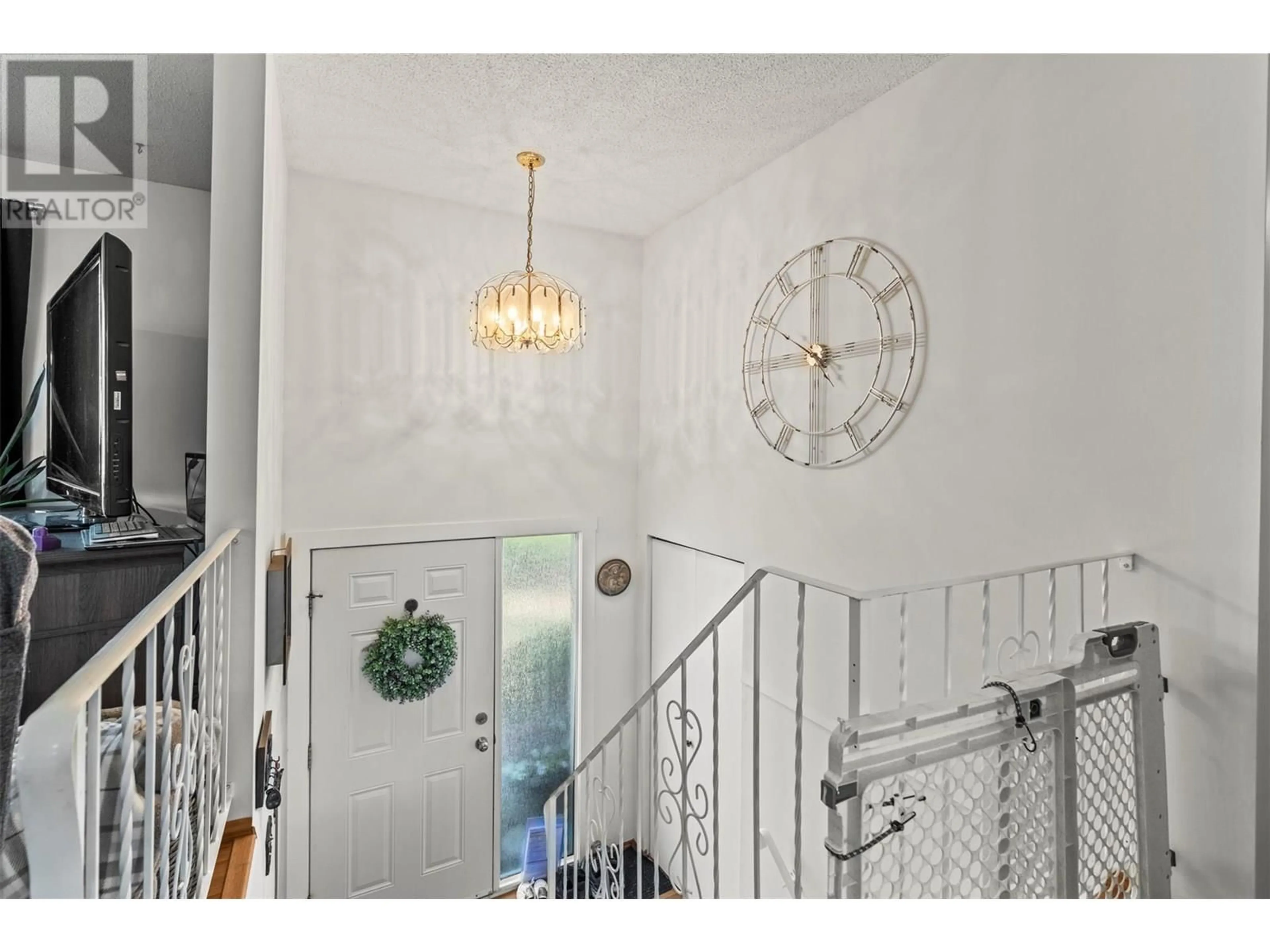 Indoor entryway for 3927 16 AVENUE, Vernon British Columbia V1T7K2