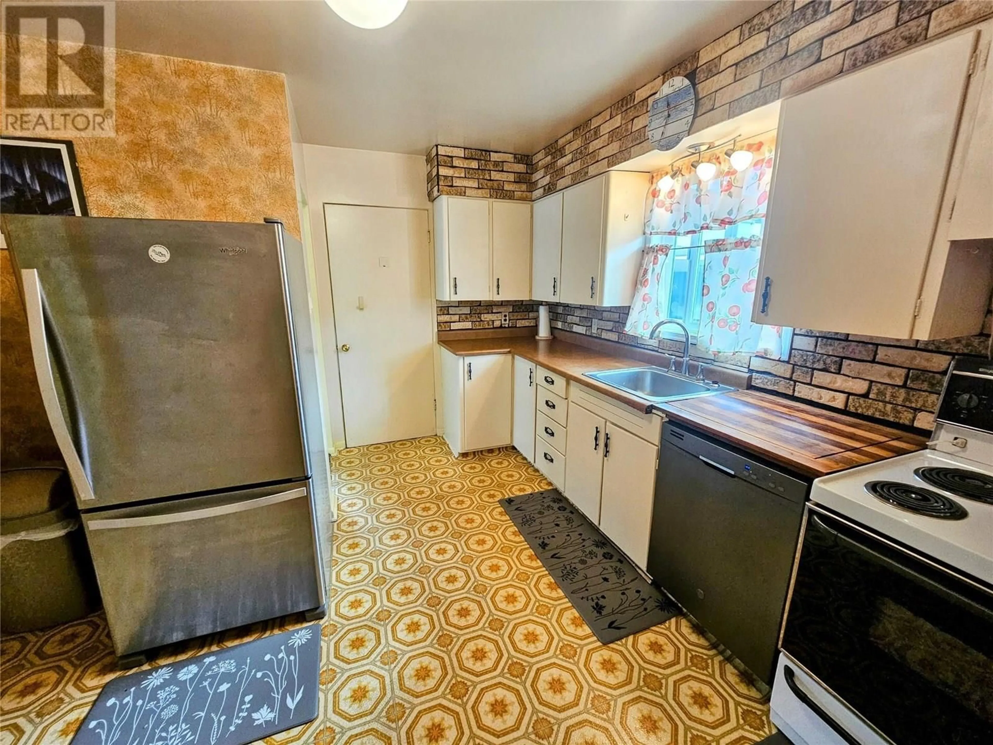 Standard kitchen, ceramic/tile floor for 3480 ASTER DRIVE, Trail British Columbia V1R2X3