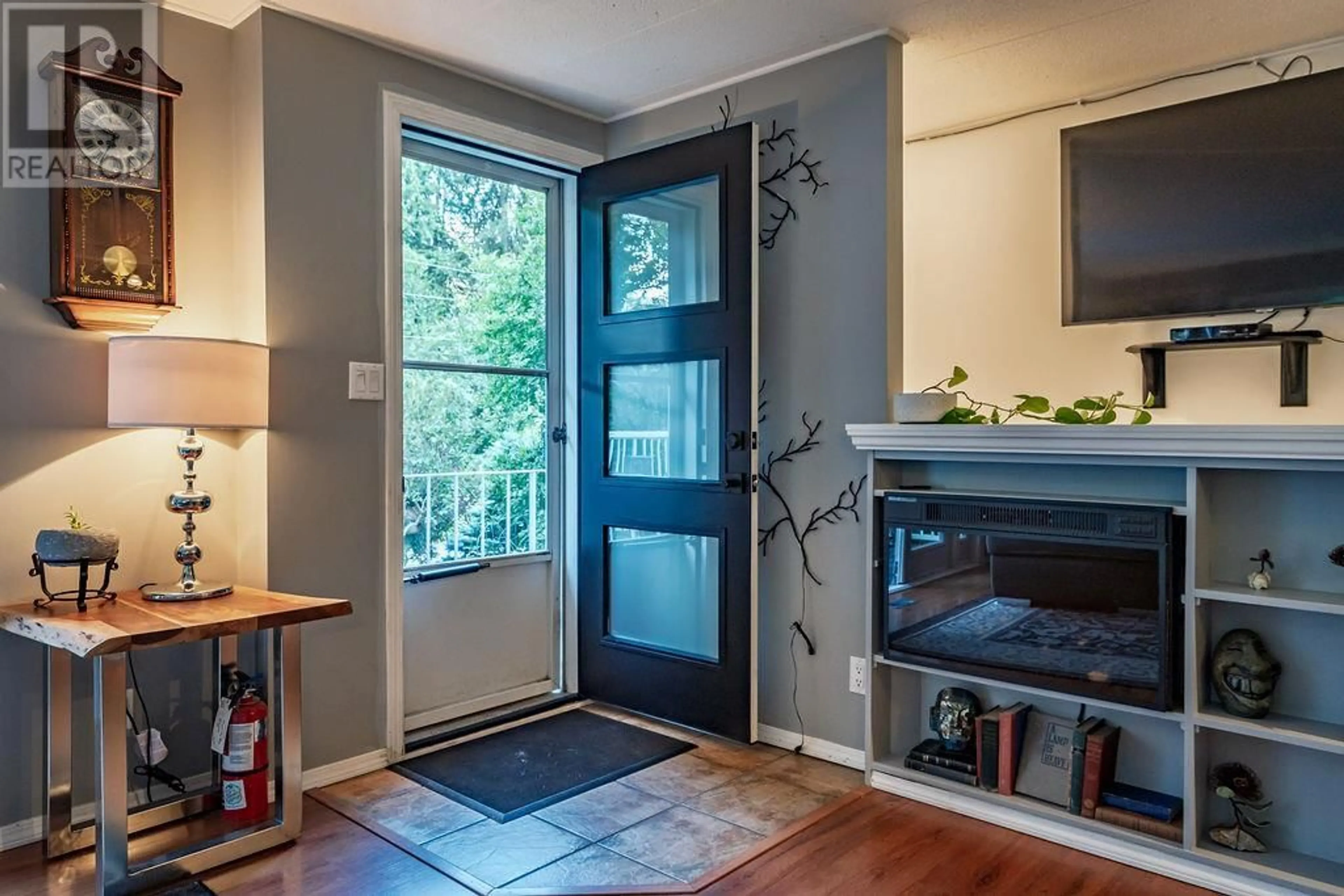 Indoor entryway for 1845 RIDGEWOOD ROAD, Nelson British Columbia V1L6J9
