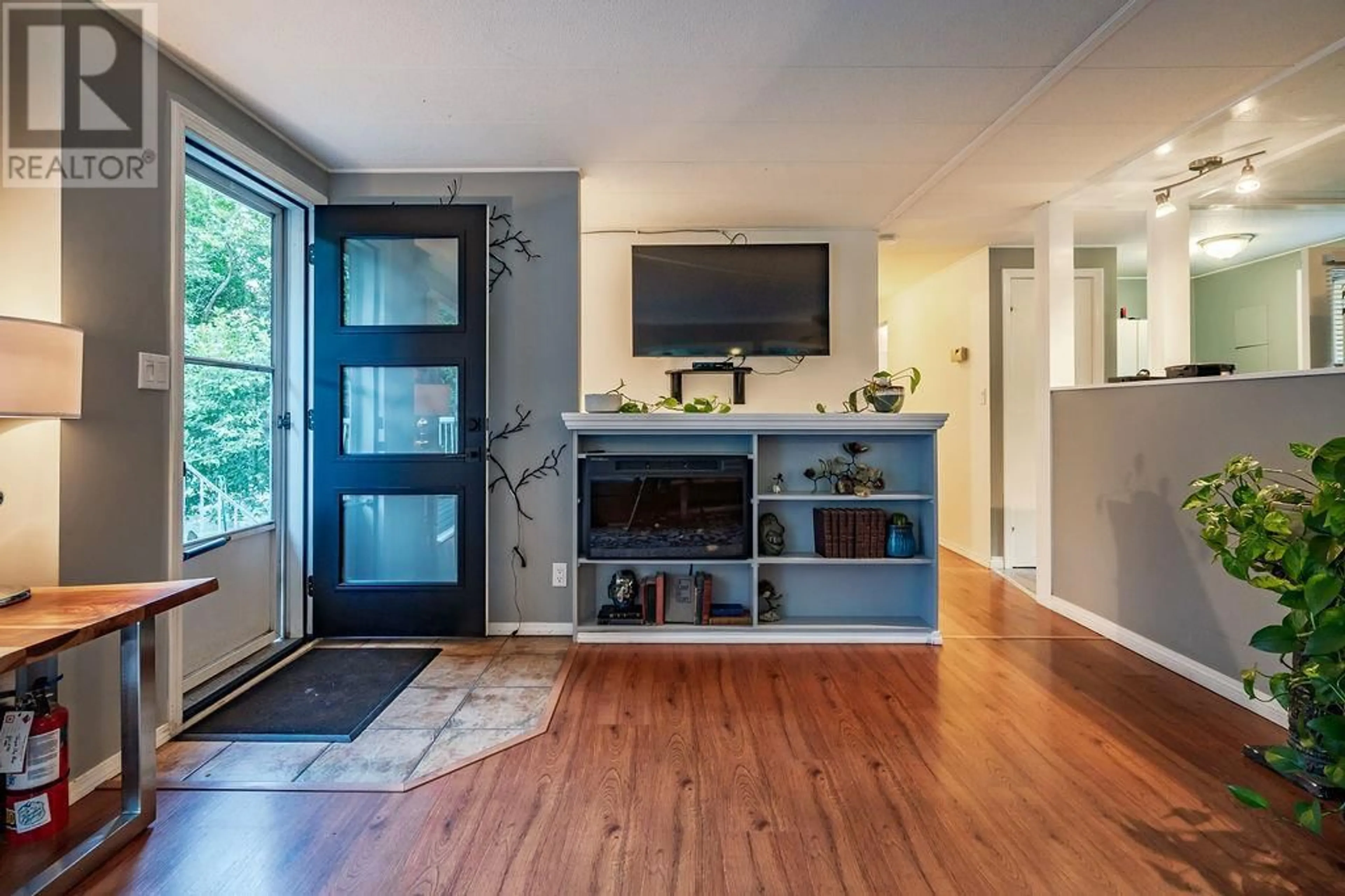 Indoor entryway for 1845 RIDGEWOOD ROAD, Nelson British Columbia V1L6J9