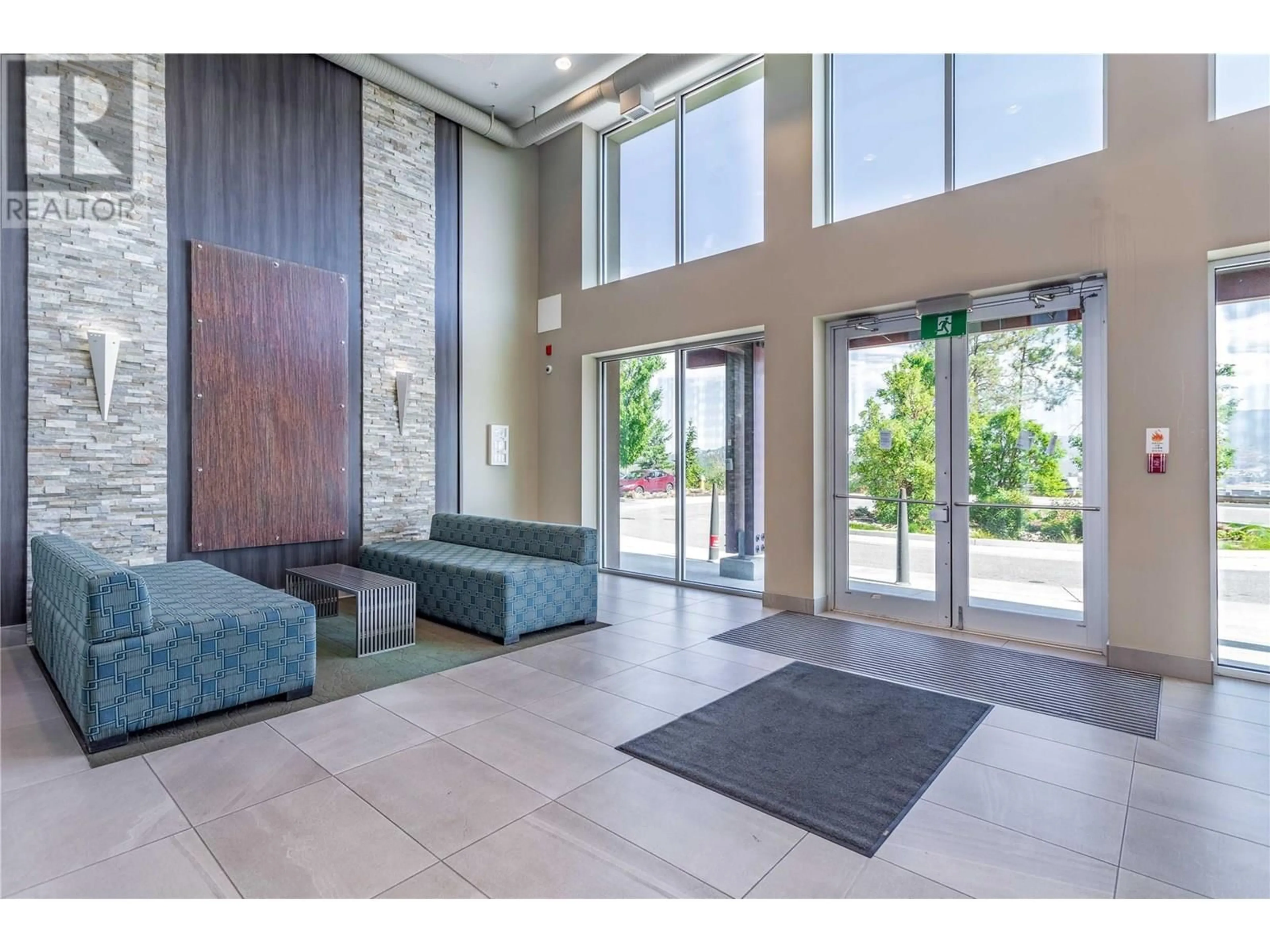 Indoor foyer for 123 - 935 ACADEMY WAY, Kelowna British Columbia V1V3A9