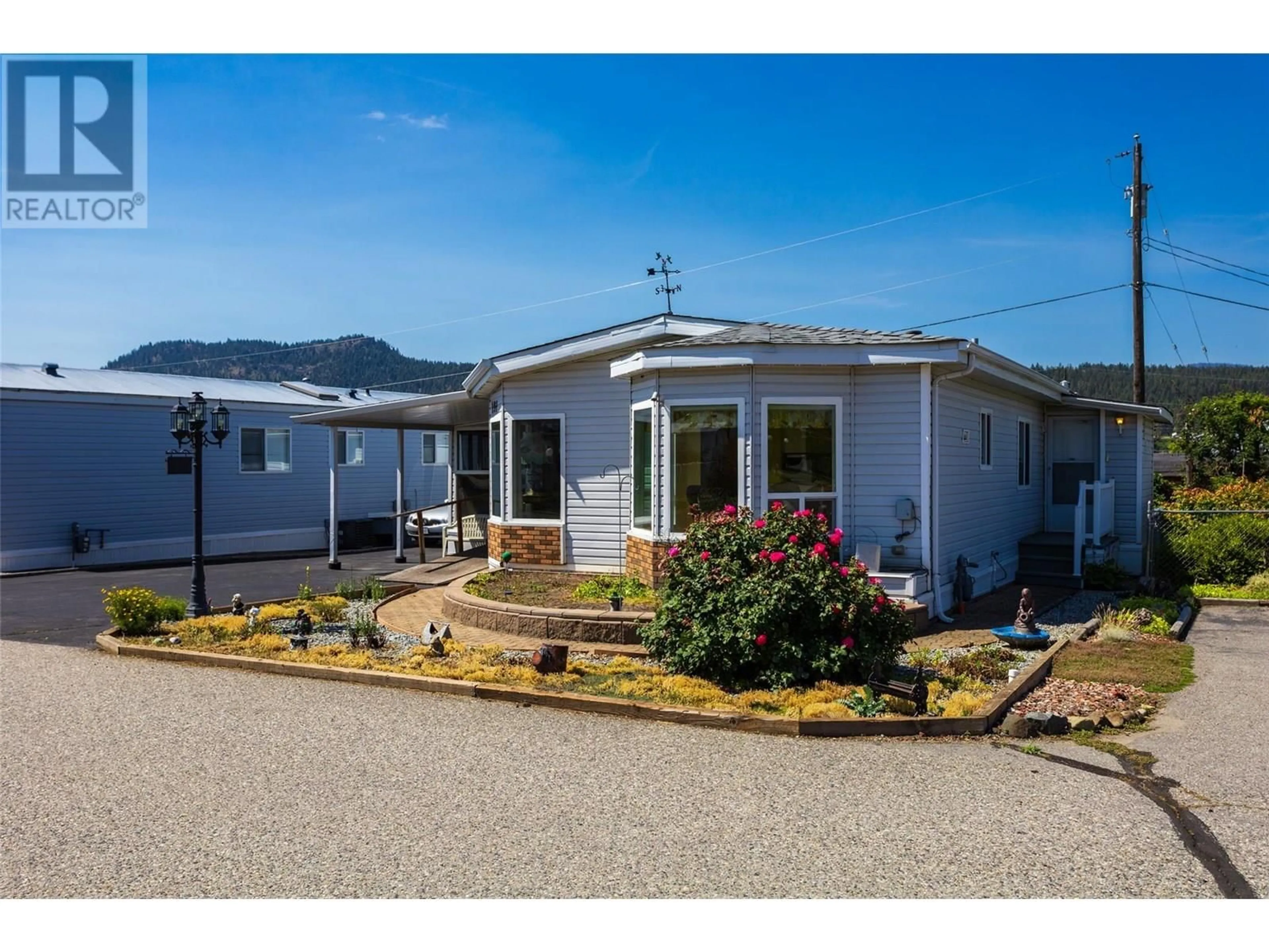 A pic from outside/outdoor area/front of a property/back of a property/a pic from drone, water/lake/river/ocean view for 191 - 720 COMMONWEALTH ROAD, Kelowna British Columbia V4V1S1