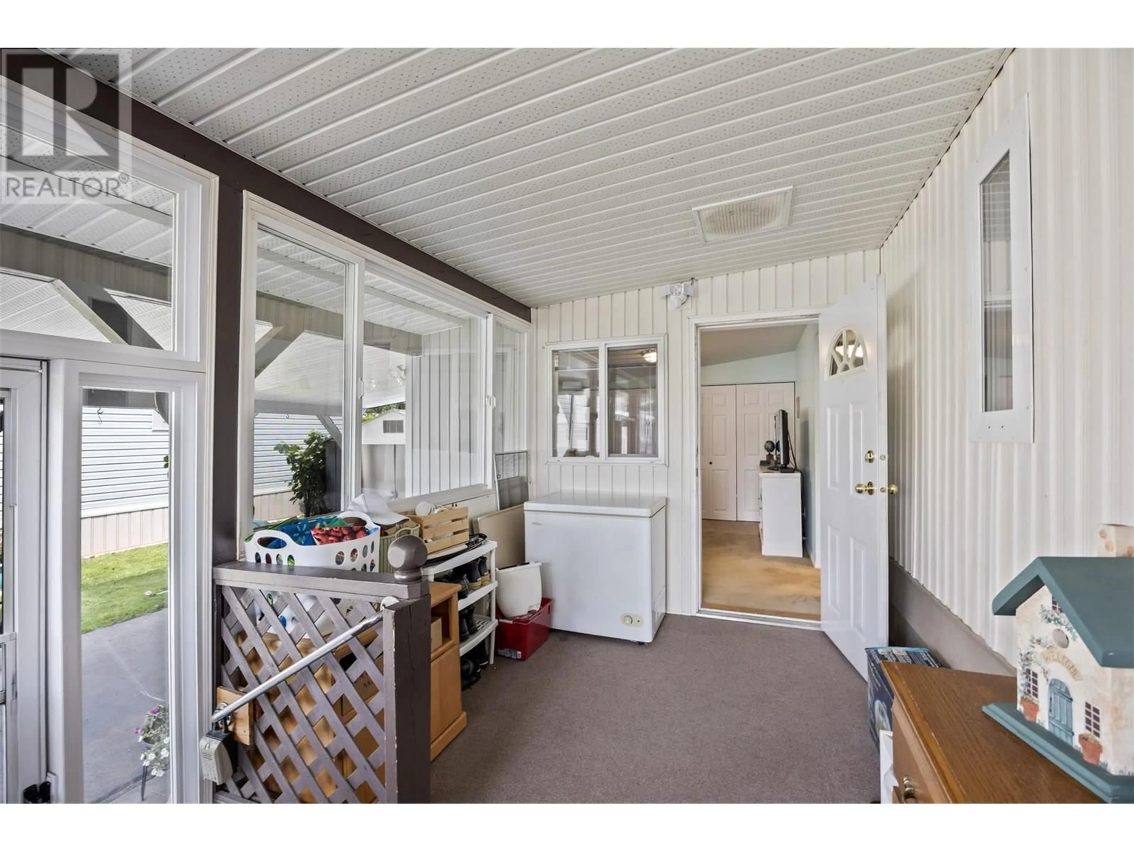 Indoor entryway for 59 - 2400 OAKDALE WAY, Kamloops British Columbia V2B6W7