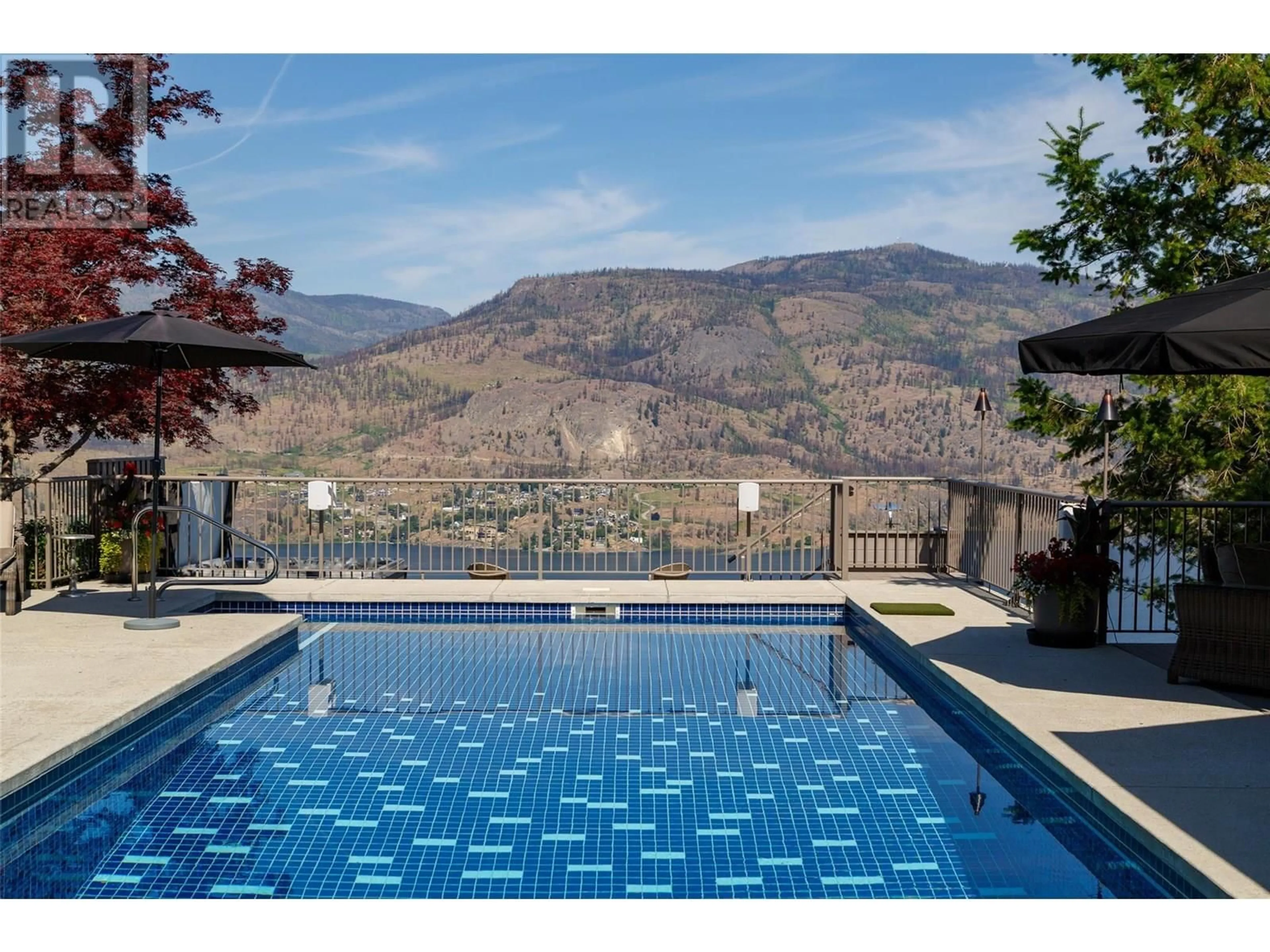 Pool for 228 CALIBURN COURT, Kelowna British Columbia V1V1N2