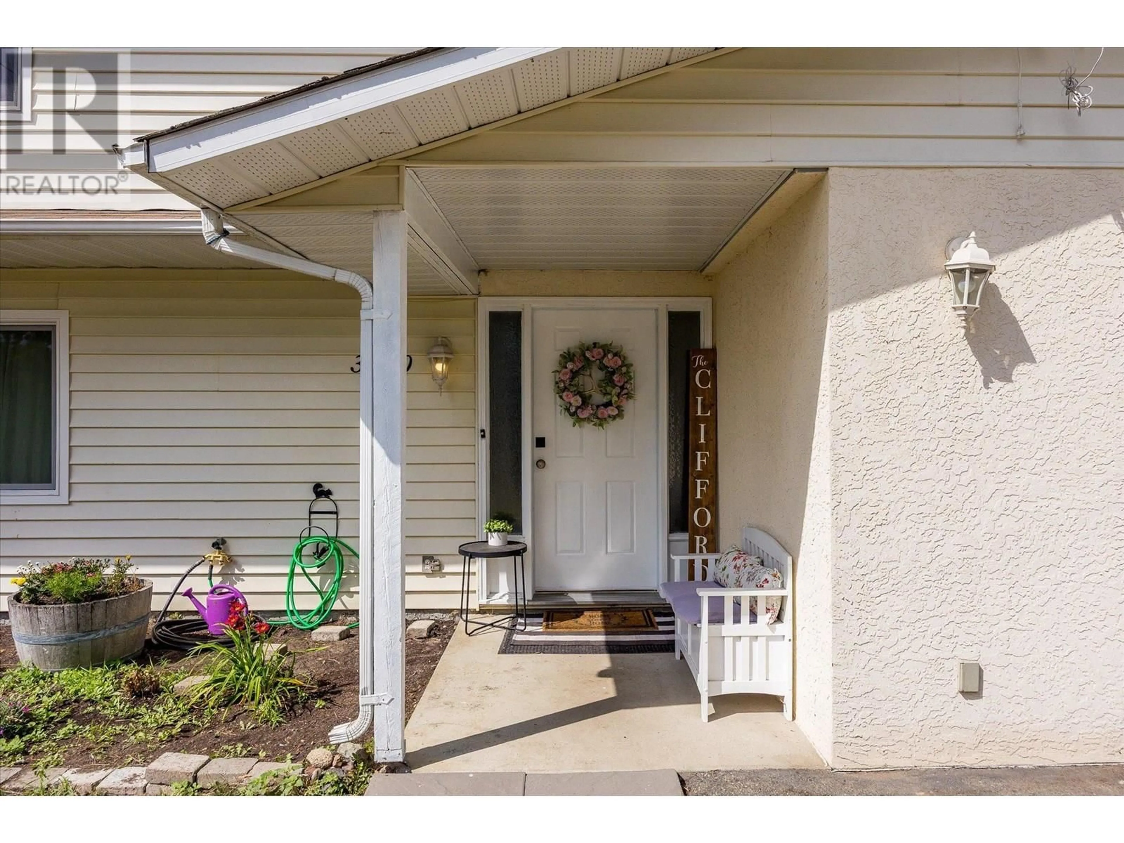 Indoor entryway for 3530 CHIVES PLACE, West Kelowna British Columbia V4T1H8