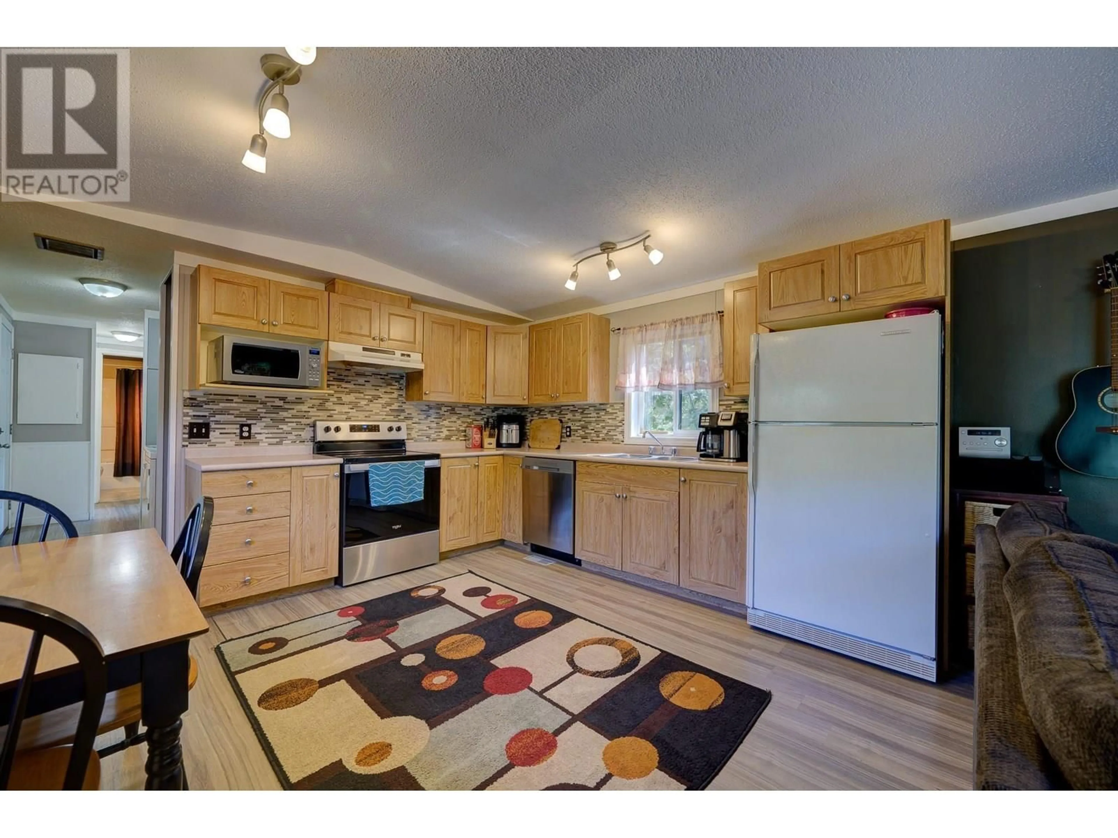 Standard kitchen, unknown for 13 - 3546 YELLOWHEAD HIGHWAY, Barriere British Columbia V0E2E0