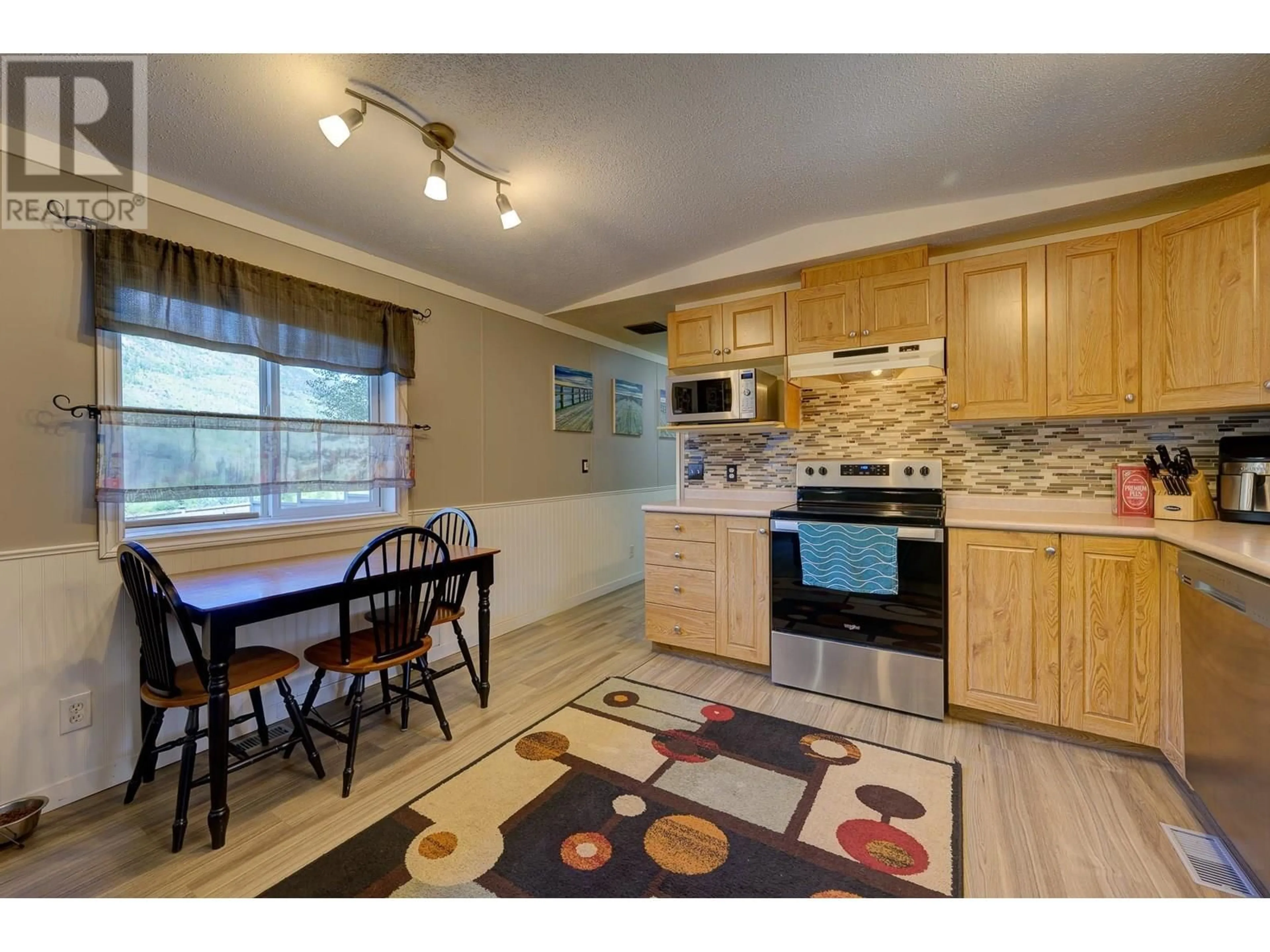 Standard kitchen, wood/laminate floor for 13 - 3546 YELLOWHEAD HIGHWAY, Barriere British Columbia V0E2E0