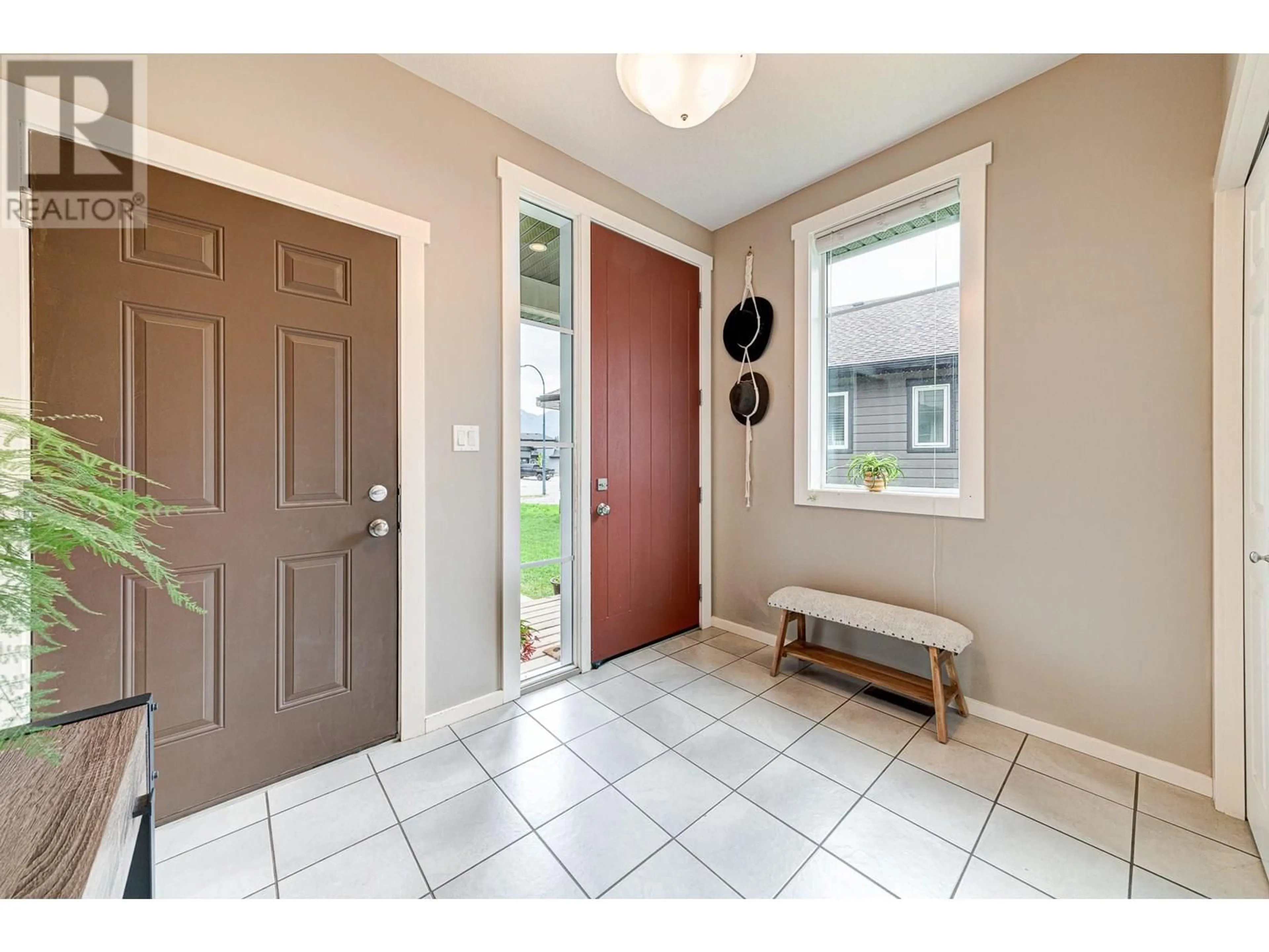 Indoor entryway for 1319 CHERRYWOOD BOULEVARD, Sparwood British Columbia V0B2G2