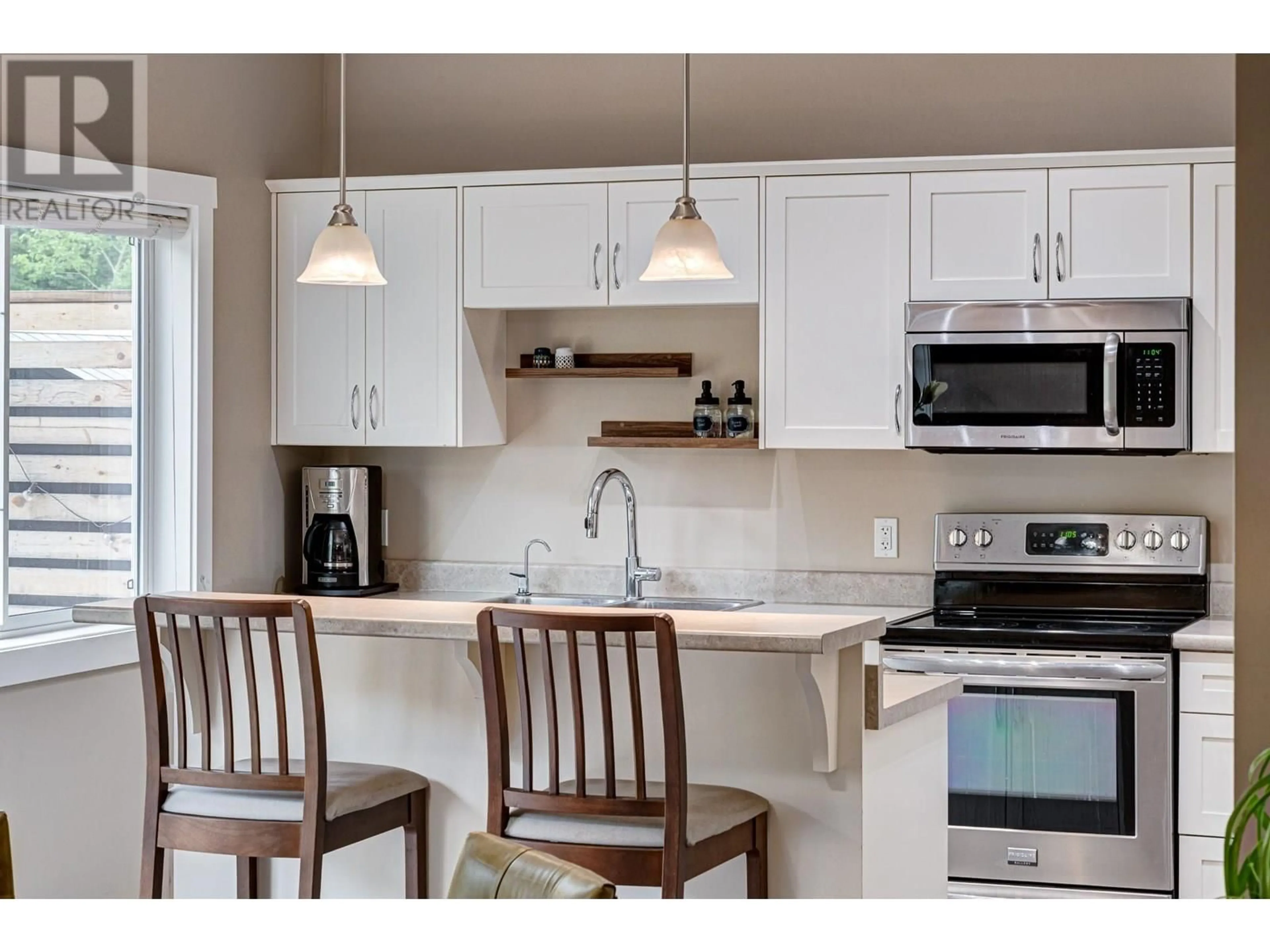 Open concept kitchen, ceramic/tile floor for 1319 CHERRYWOOD BOULEVARD, Sparwood British Columbia V0B2G2