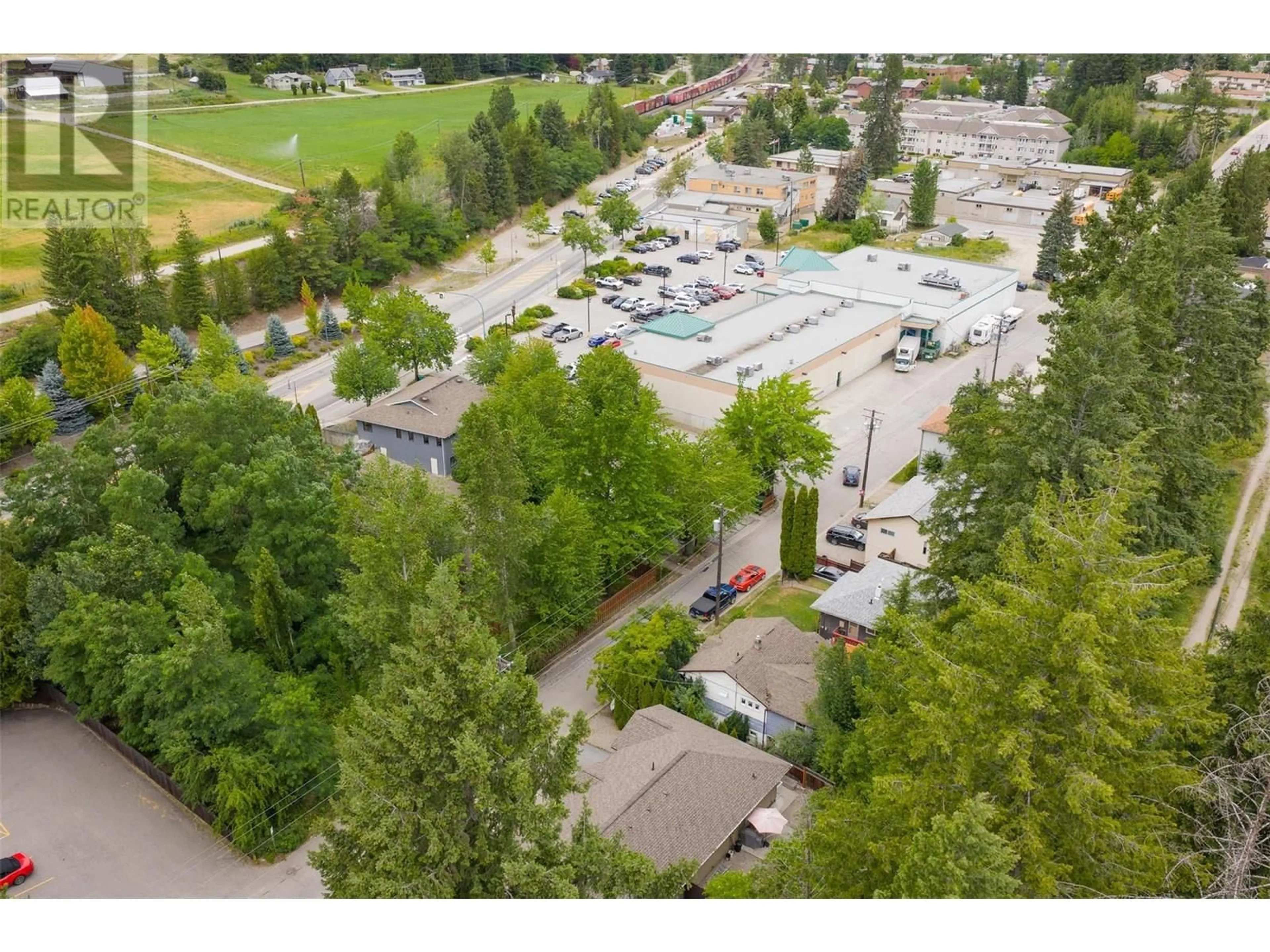 A pic from outside/outdoor area/front of a property/back of a property/a pic from drone, mountain view for A-673 11TH AVE AVENUE, Castlegar British Columbia V1N1J7