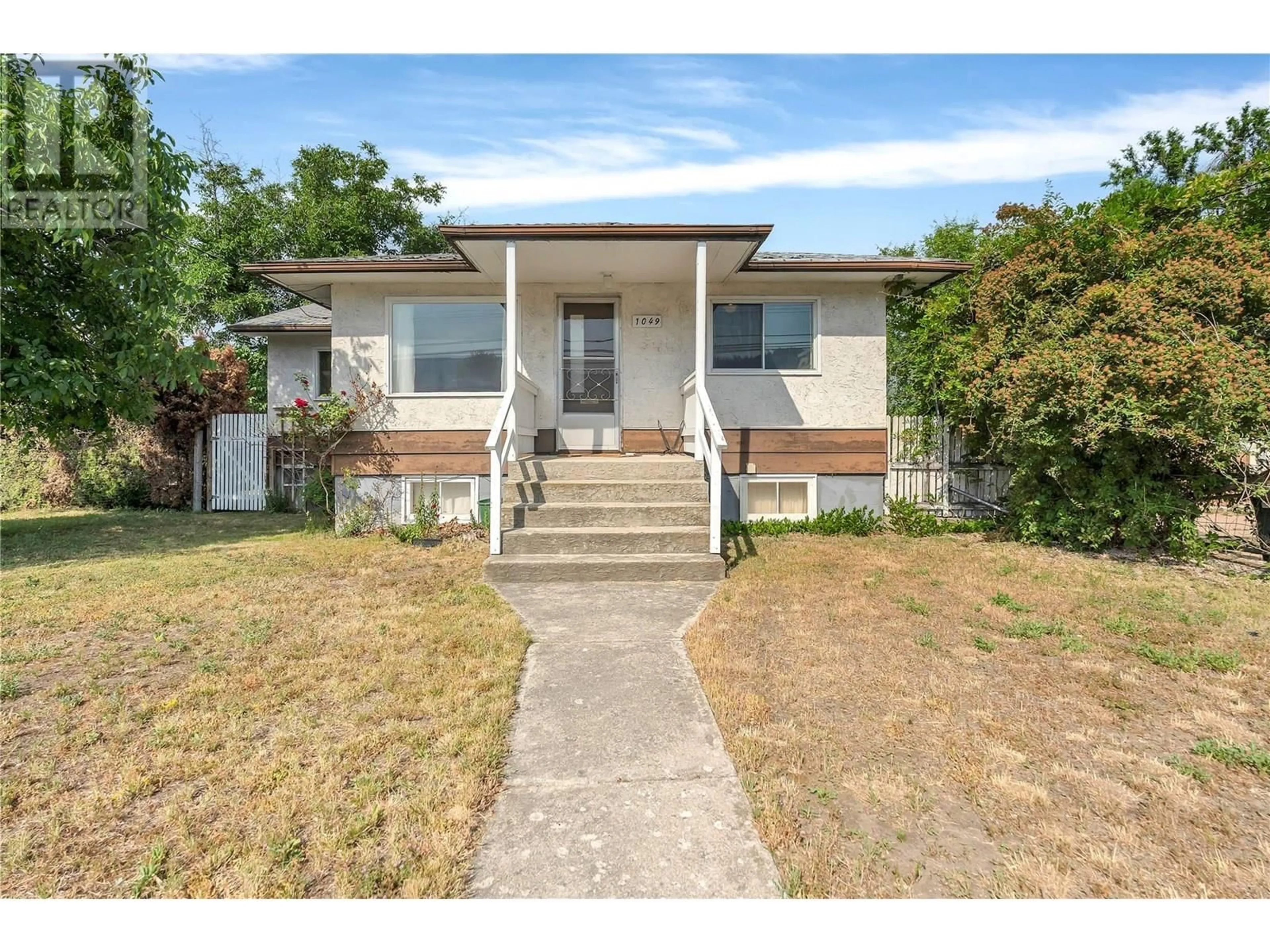 A pic from outside/outdoor area/front of a property/back of a property/a pic from drone, street for 1049 GOVERNMENT STREET, Penticton British Columbia V2A4T9
