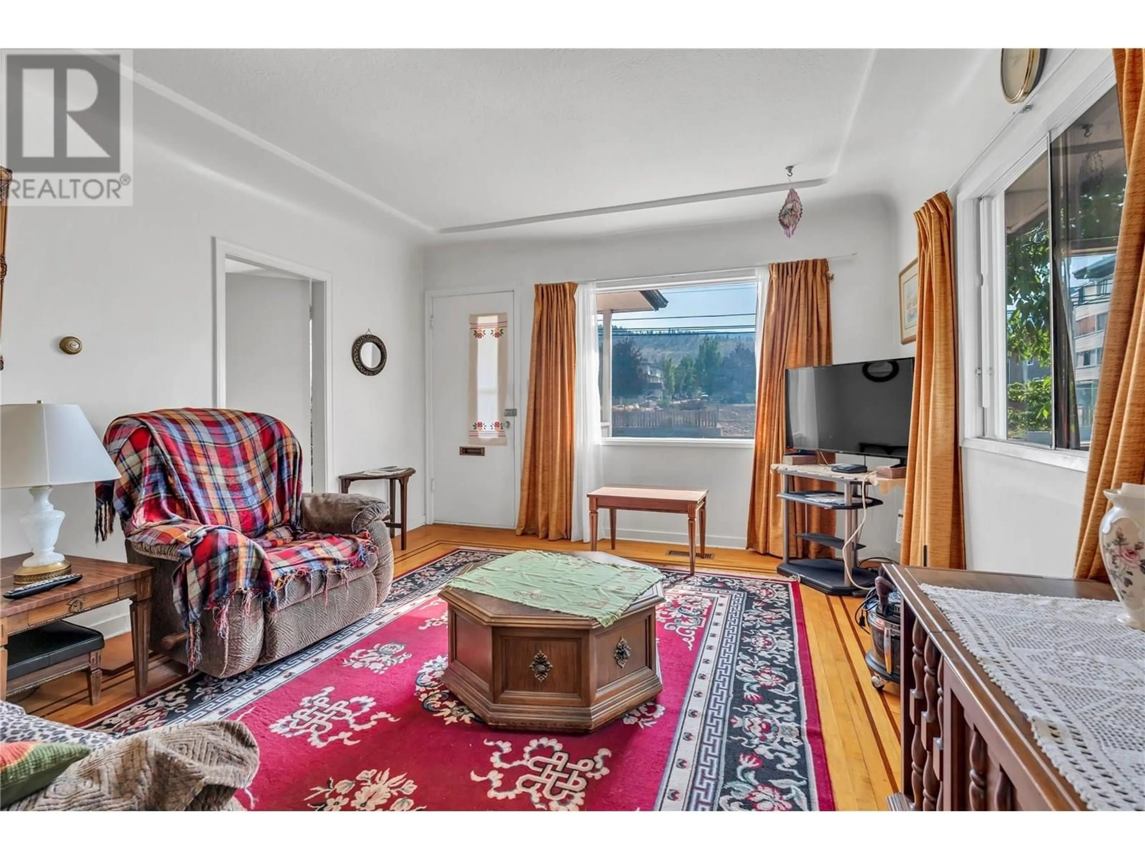 Living room with furniture, unknown for 1049 GOVERNMENT STREET, Penticton British Columbia V2A4T9