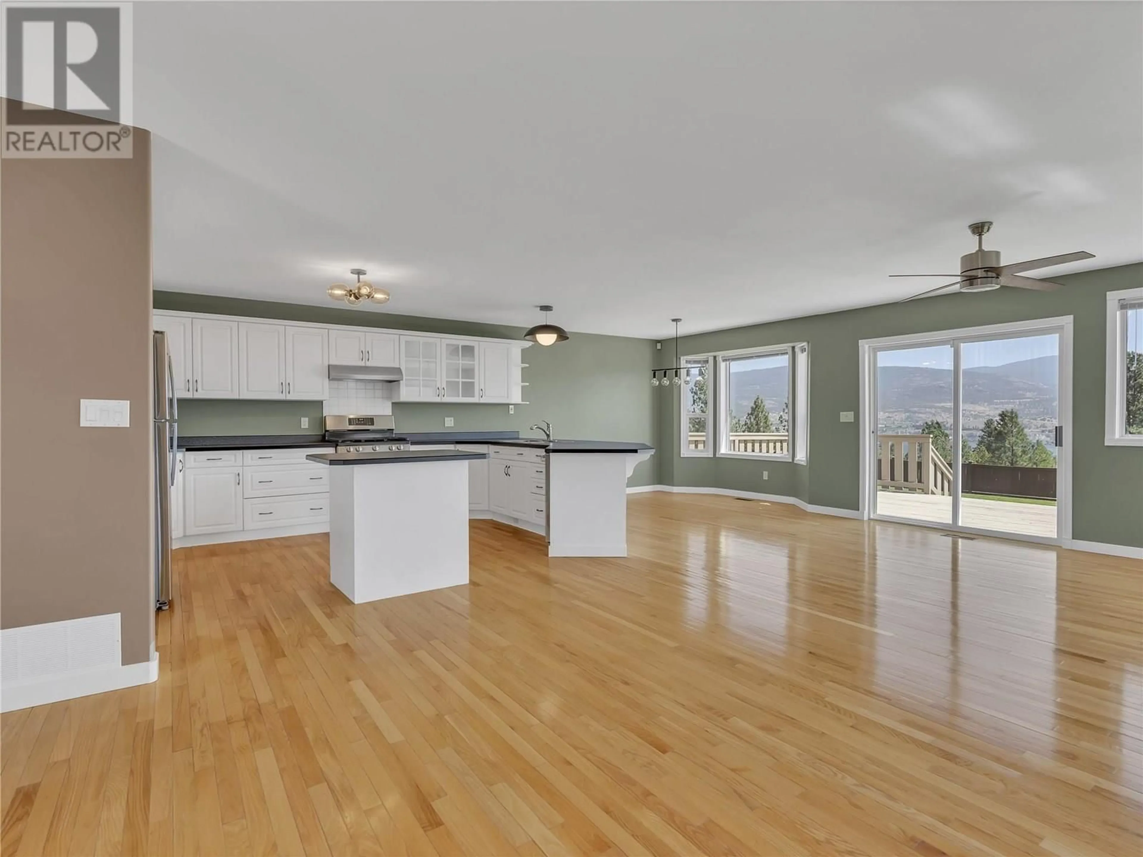 Open concept kitchen, unknown for 1893 SANDSTONE DRIVE, Penticton British Columbia V2A8Y6