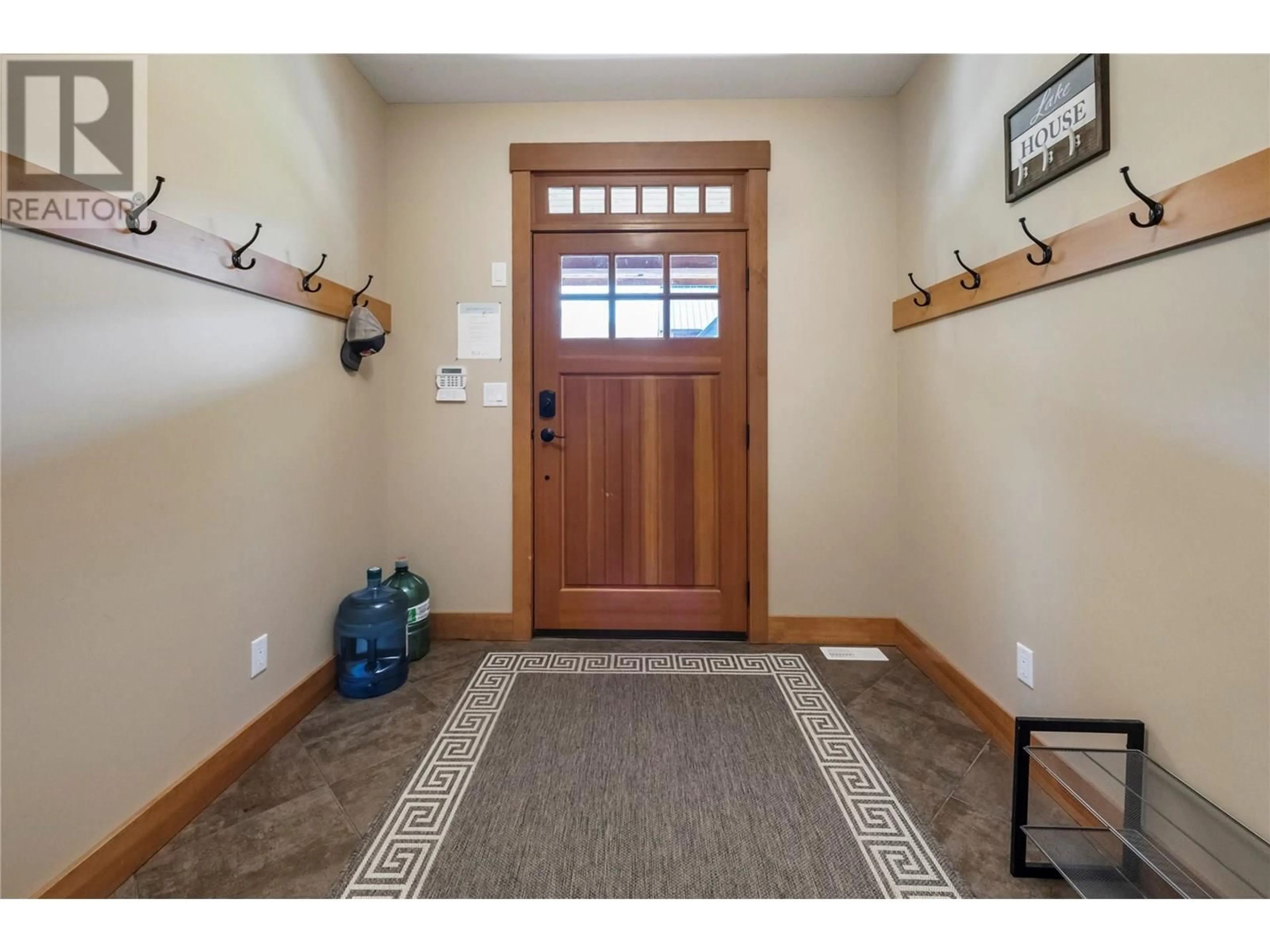 Indoor entryway for 6969 OLD NICOLA TRAIL, Merritt British Columbia V0E2R0