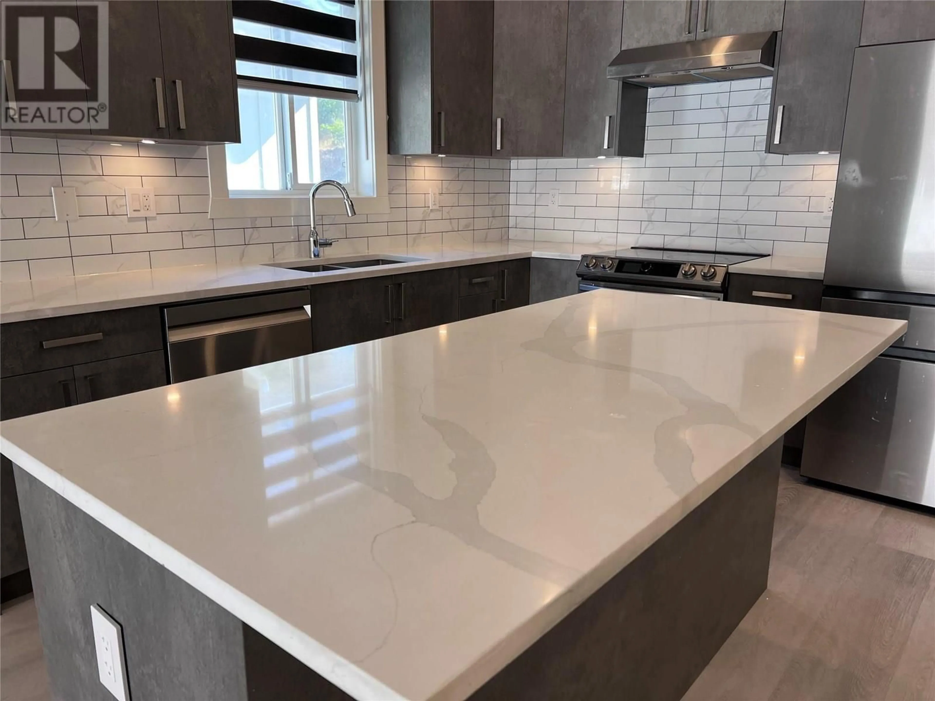 Contemporary kitchen, ceramic/tile floor for 278 BENTGRASS AVENUE, Oliver British Columbia V0H1T3