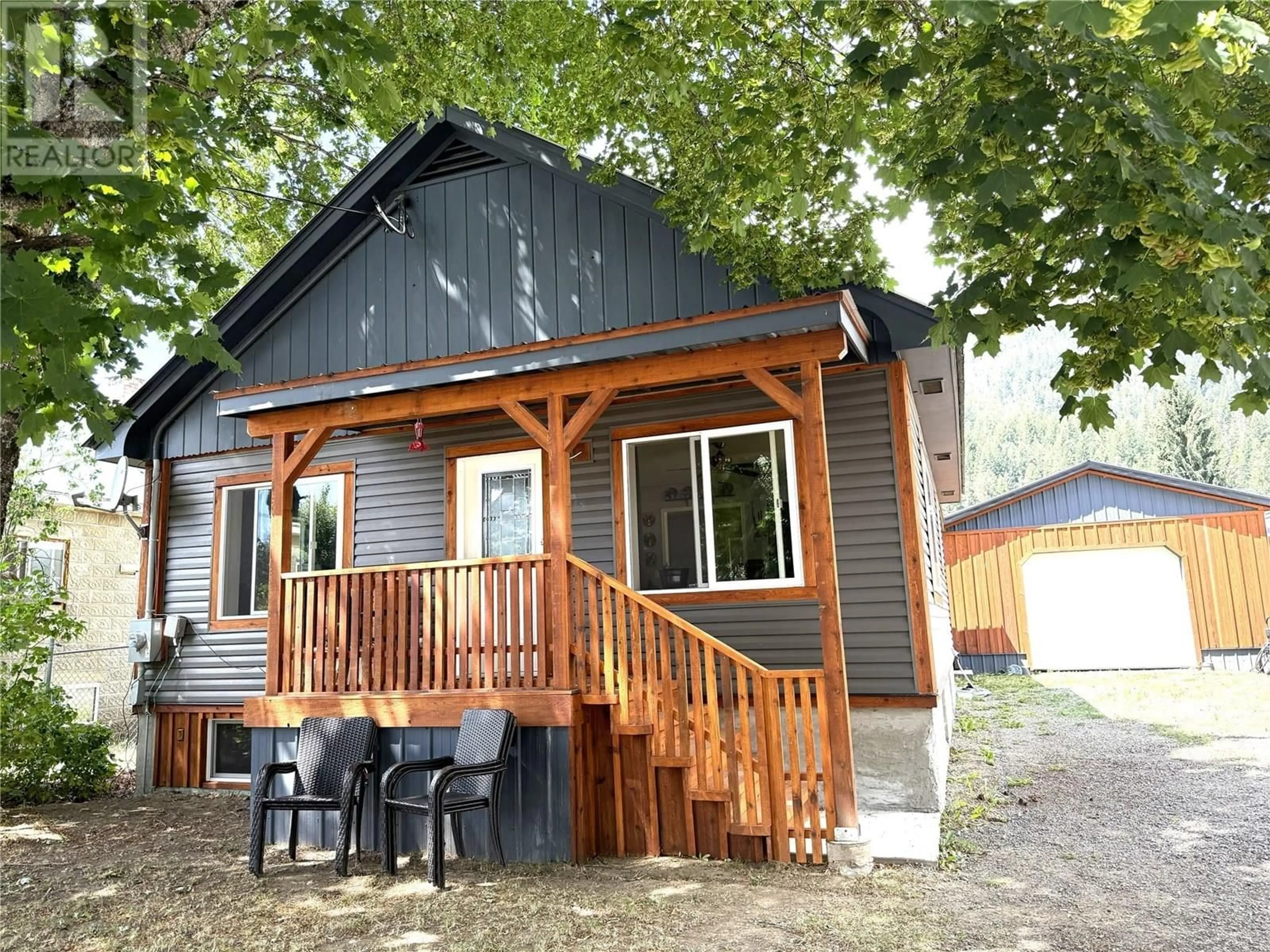 Patio, street for 408 SAYWARD AVENUE, Salmo British Columbia V0G1Z0